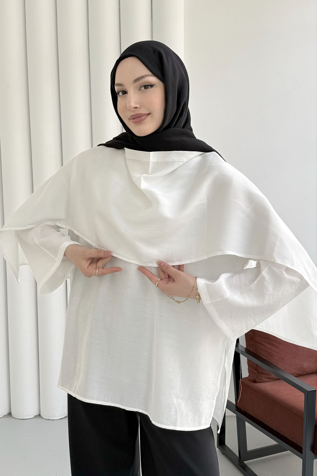 Biyeli Kemer ve Şal Detaylı Tunik-BEYAZ