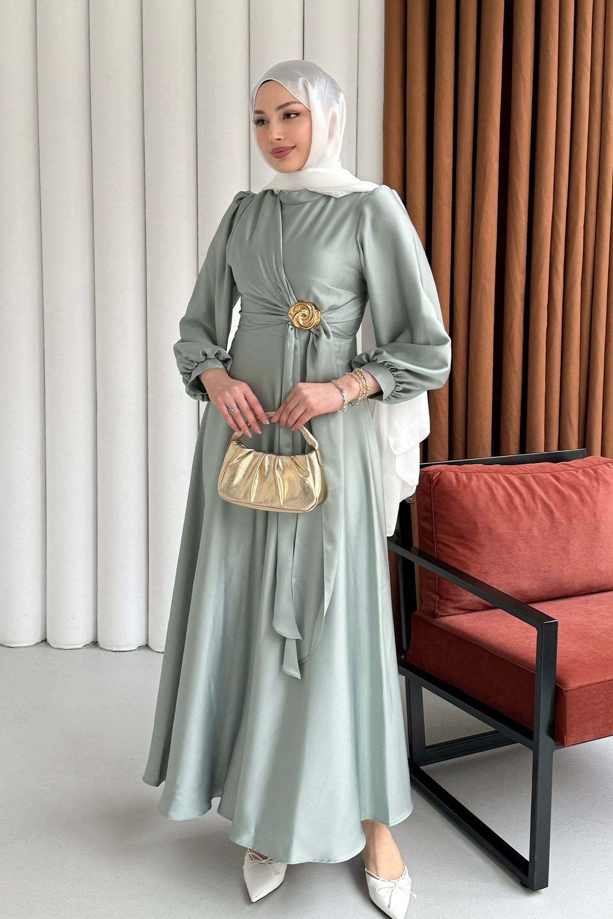 Broş Detaylı Premium Kumaş Saten Tesettür Abiye-SU YEŞİLİ