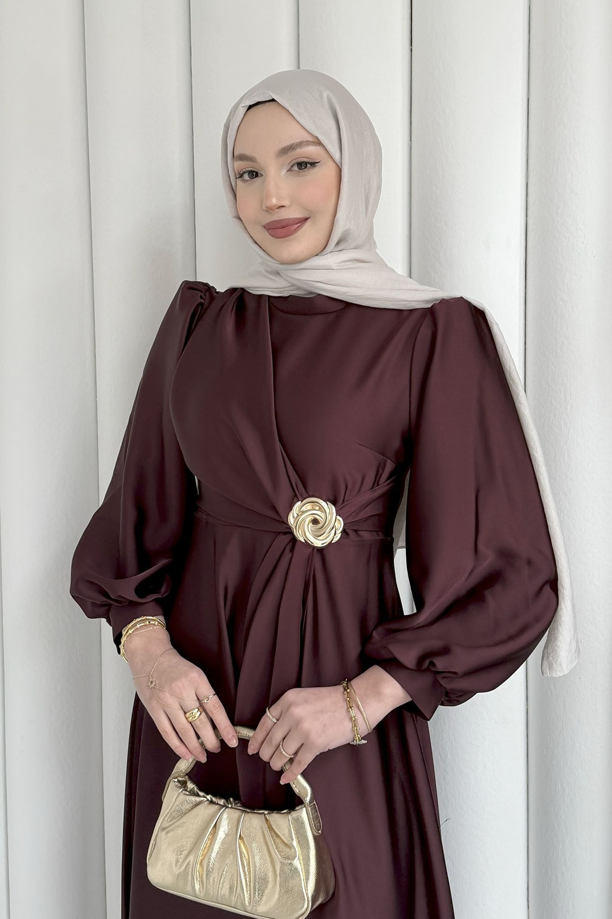 Broş Detaylı Premium Kumaş Saten Tesettür Abiye-BORDO
