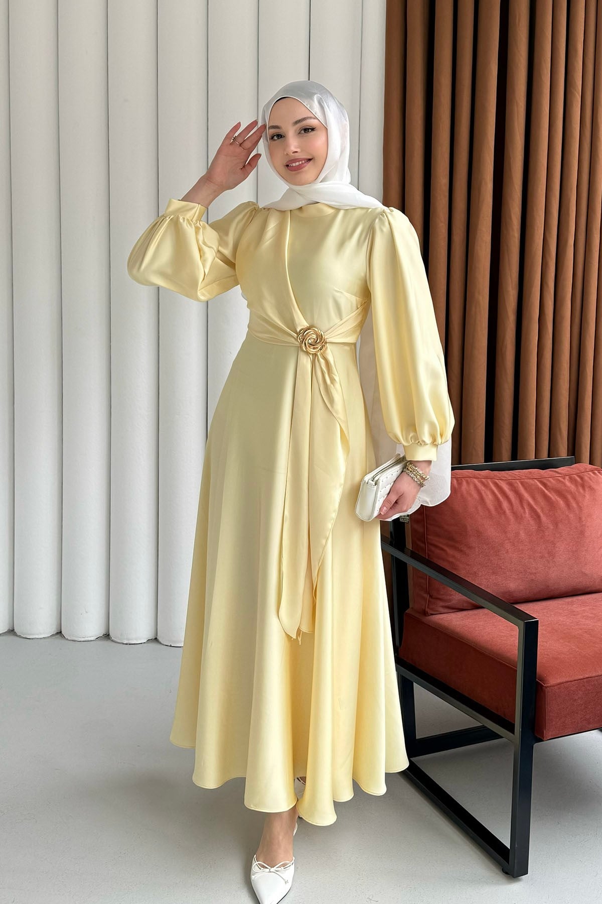 Broş Detaylı Premium Kumaş Saten Tesettür Abiye-SARI