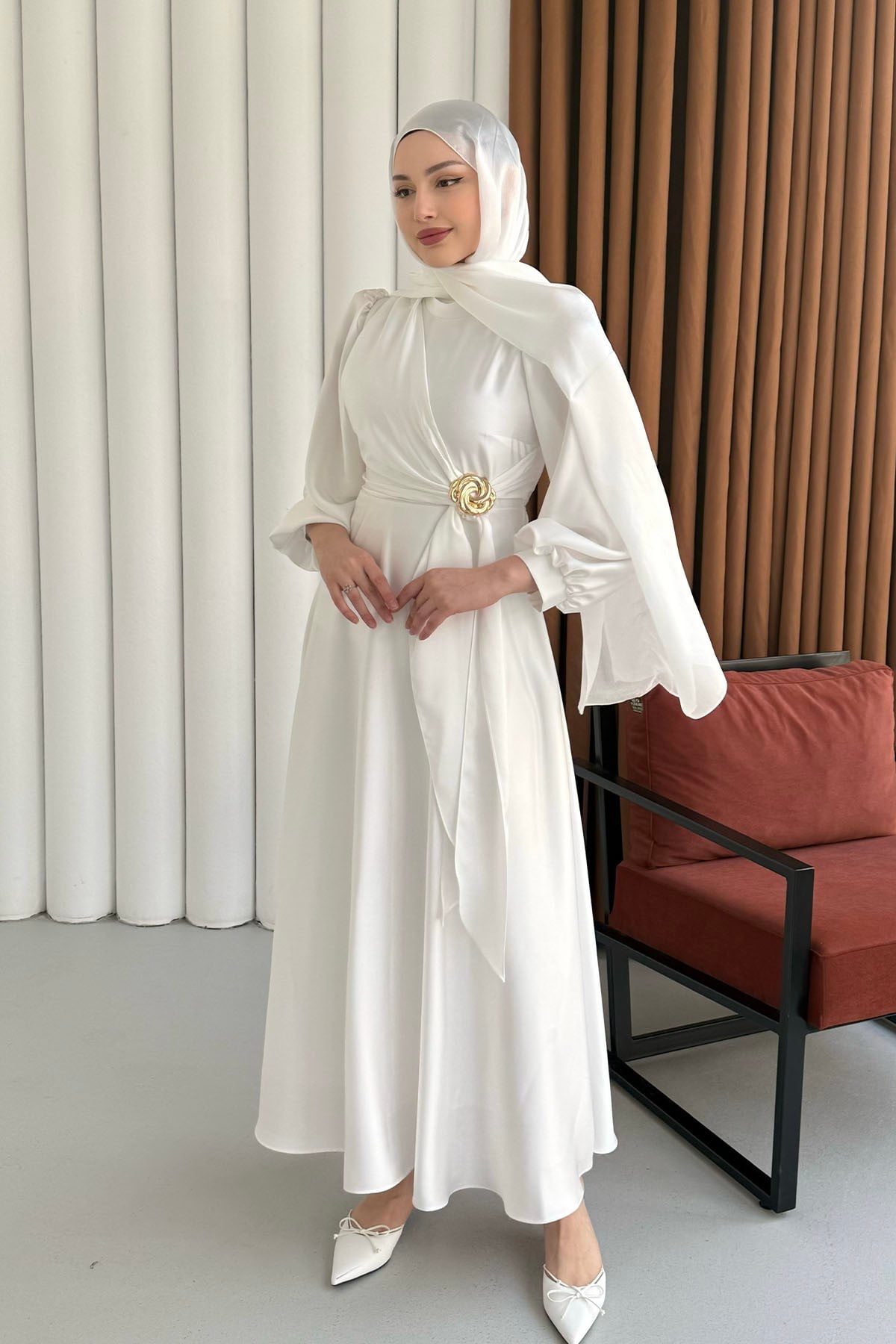 Broş Detaylı Premium Kumaş Saten Tesettür Abiye-BEYAZ