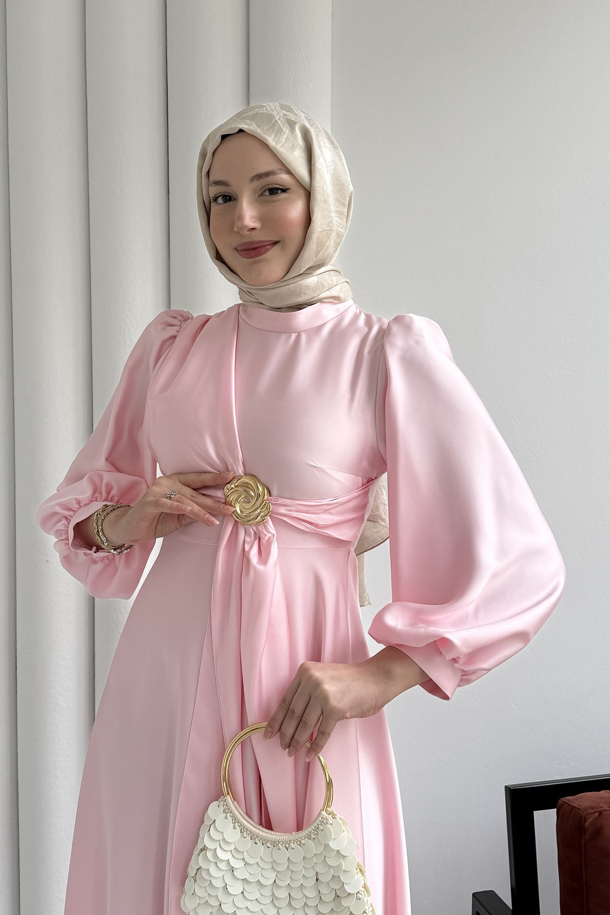 Broş Detaylı Premium Kumaş Saten Tesettür Abiye-PEMBE