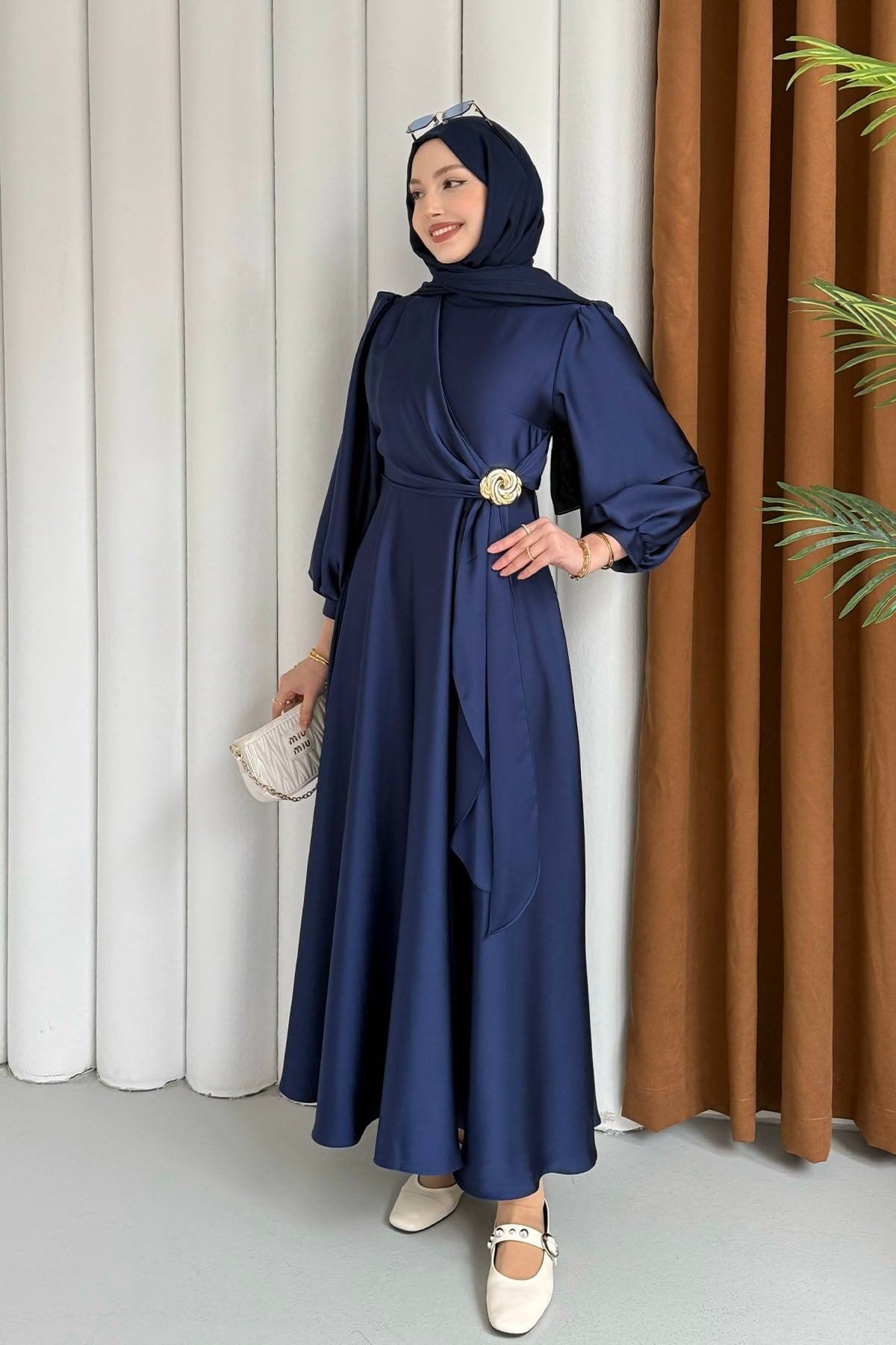 Broş Detaylı Premium Kumaş Saten Tesettür Abiye-LACİVERT