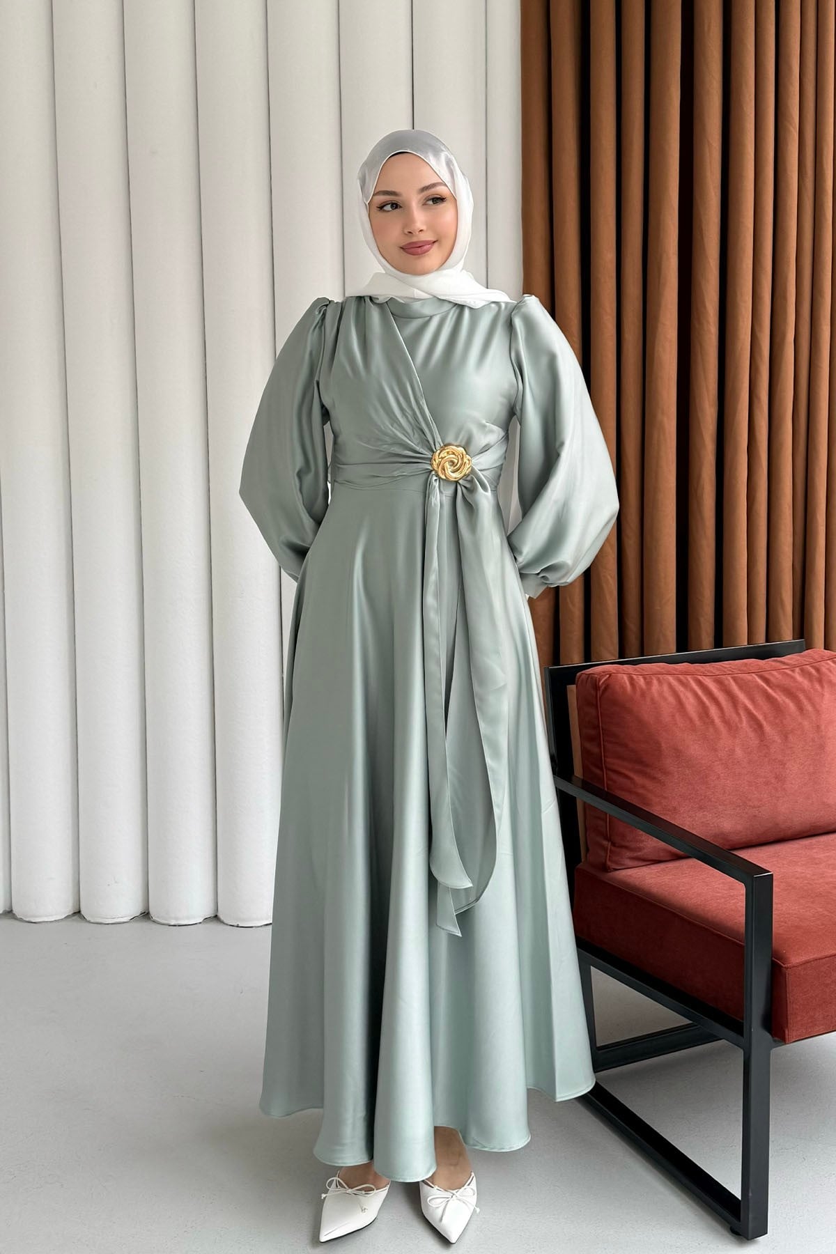Broş Detaylı Premium Kumaş Saten Tesettür Abiye-SU YEŞİLİ