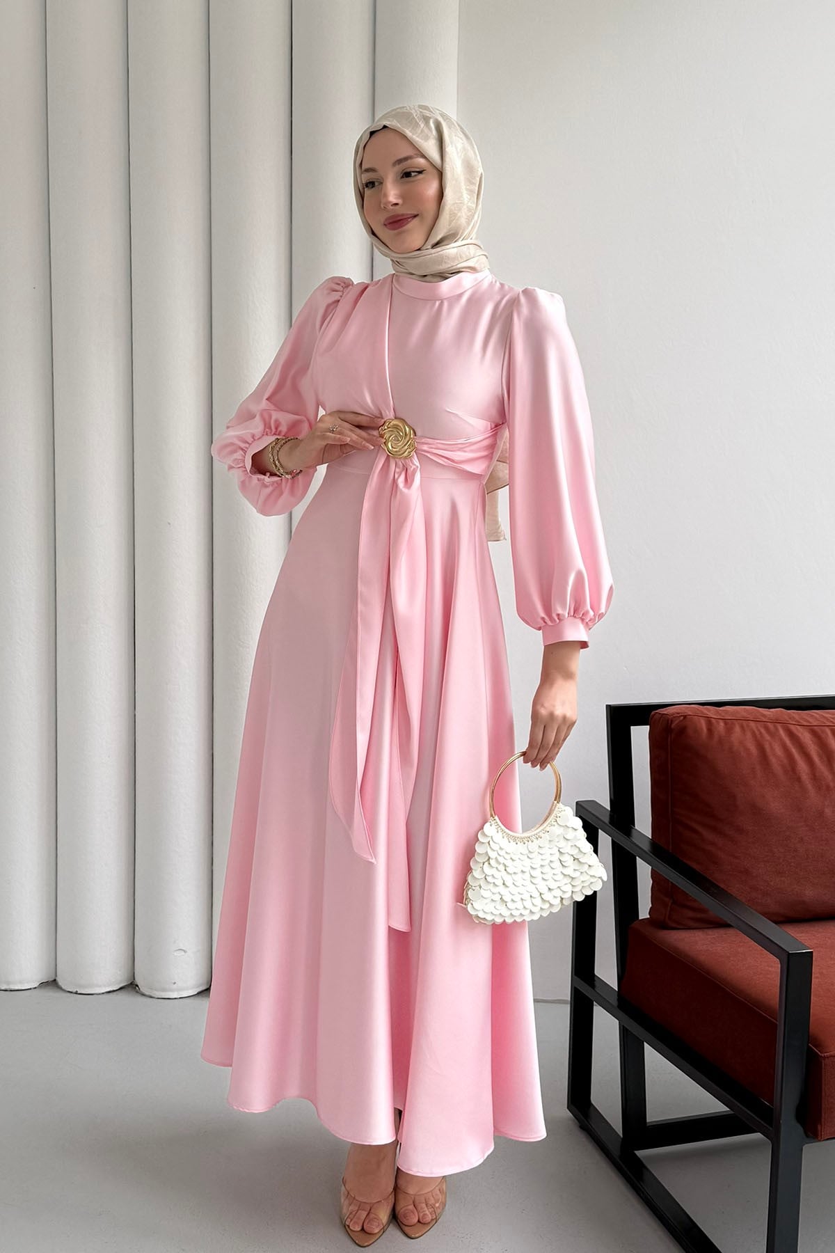 Broş Detaylı Premium Kumaş Saten Tesettür Abiye-PEMBE