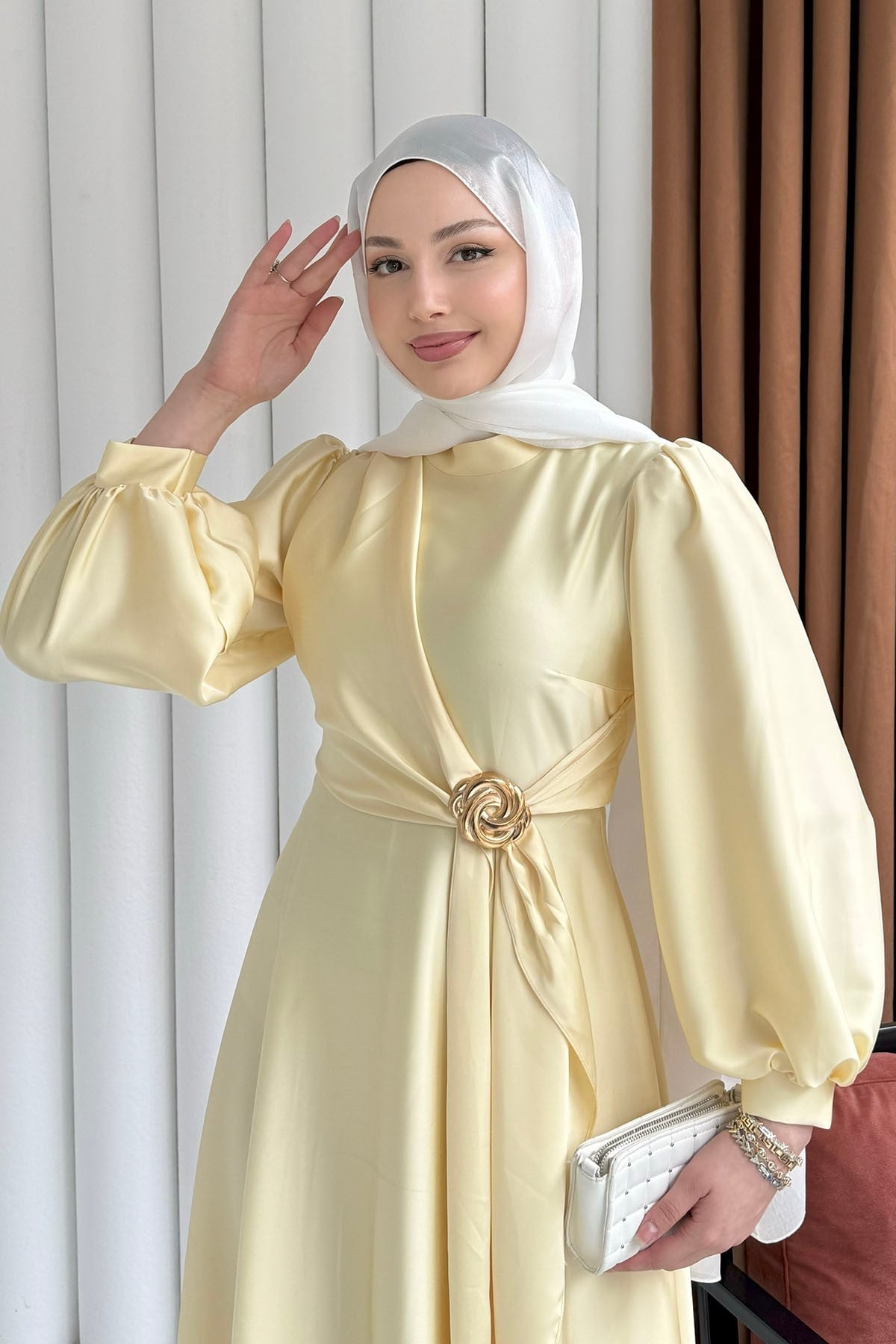 Broş Detaylı Premium Kumaş Saten Tesettür Abiye-SARI