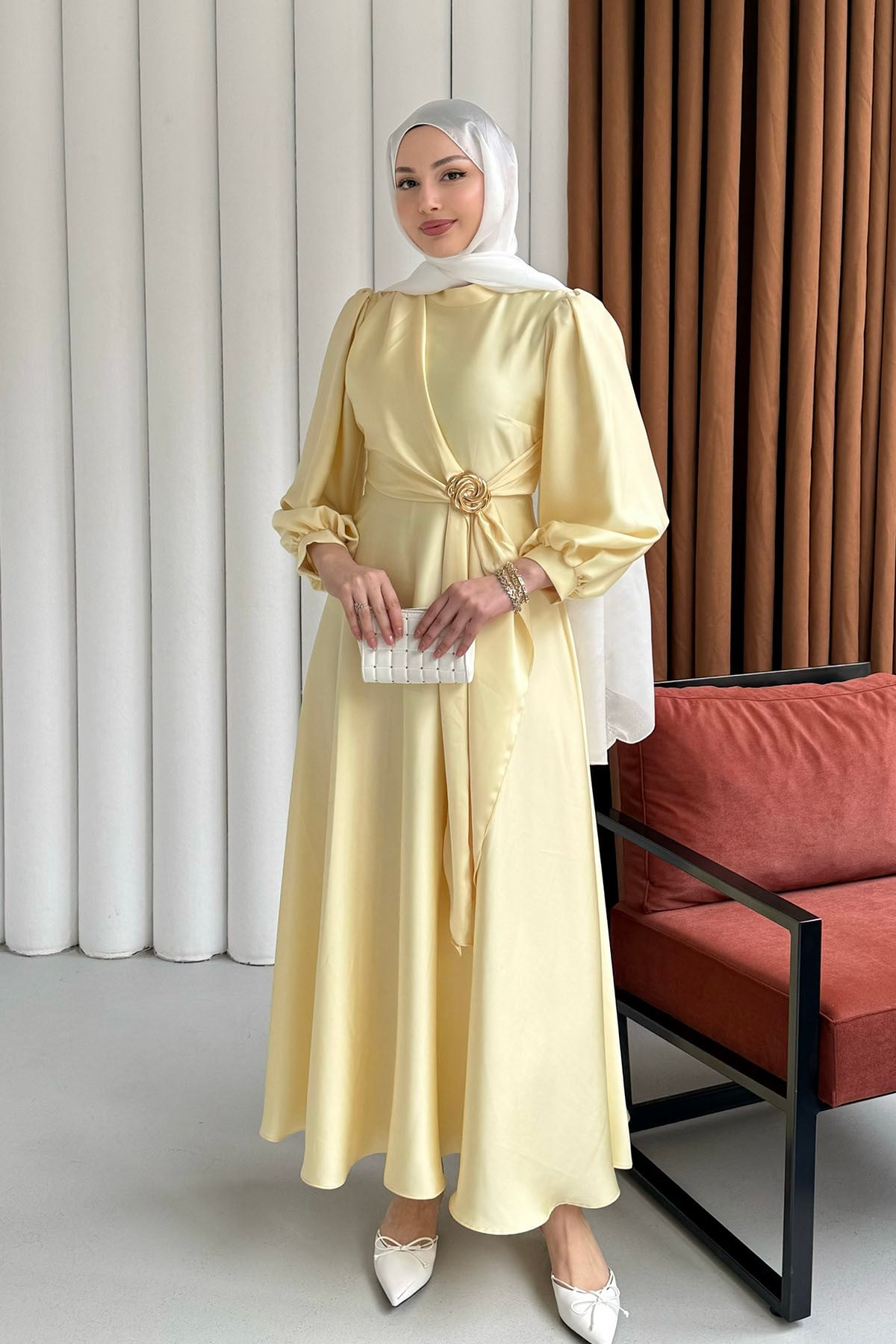 Broş Detaylı Premium Kumaş Saten Tesettür Abiye-SARI