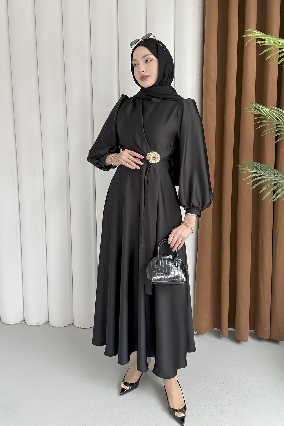 Broş Detaylı Premium Kumaş Saten Tesettür Abiye-SİYAH