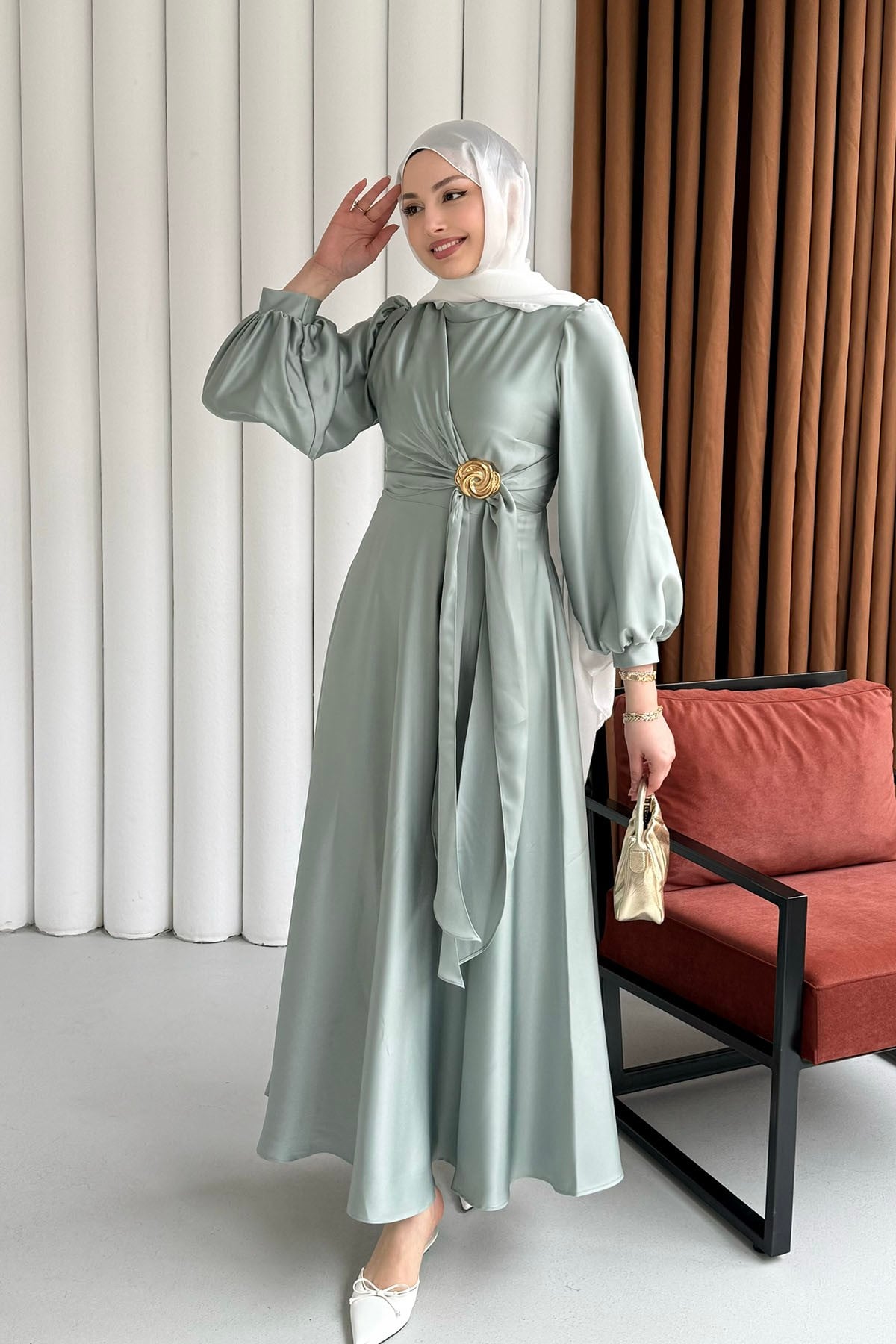 Broş Detaylı Premium Kumaş Saten Tesettür Abiye-SU YEŞİLİ