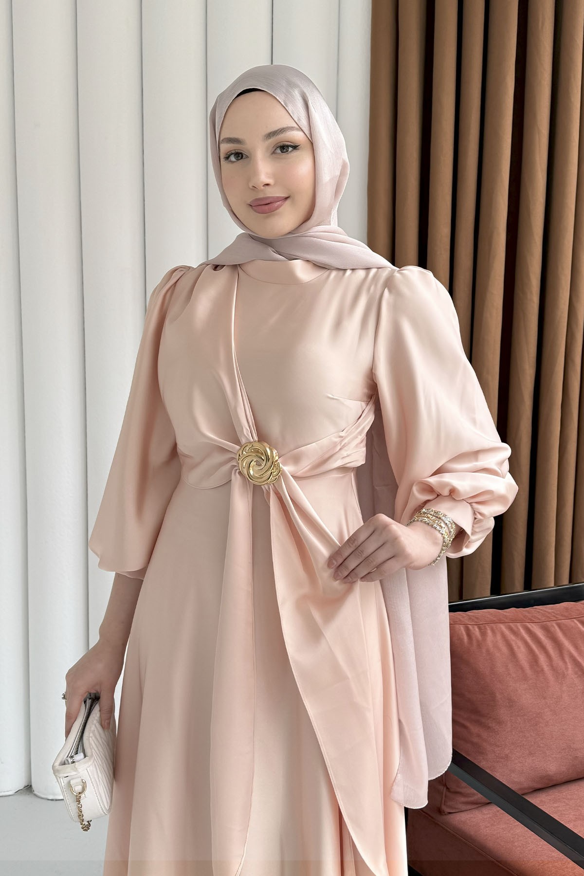 Broş Detaylı Premium Kumaş Saten Tesettür Abiye-PUDRA