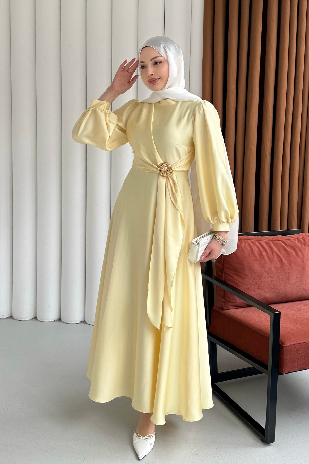 Broş Detaylı Premium Kumaş Saten Tesettür Abiye-SARI