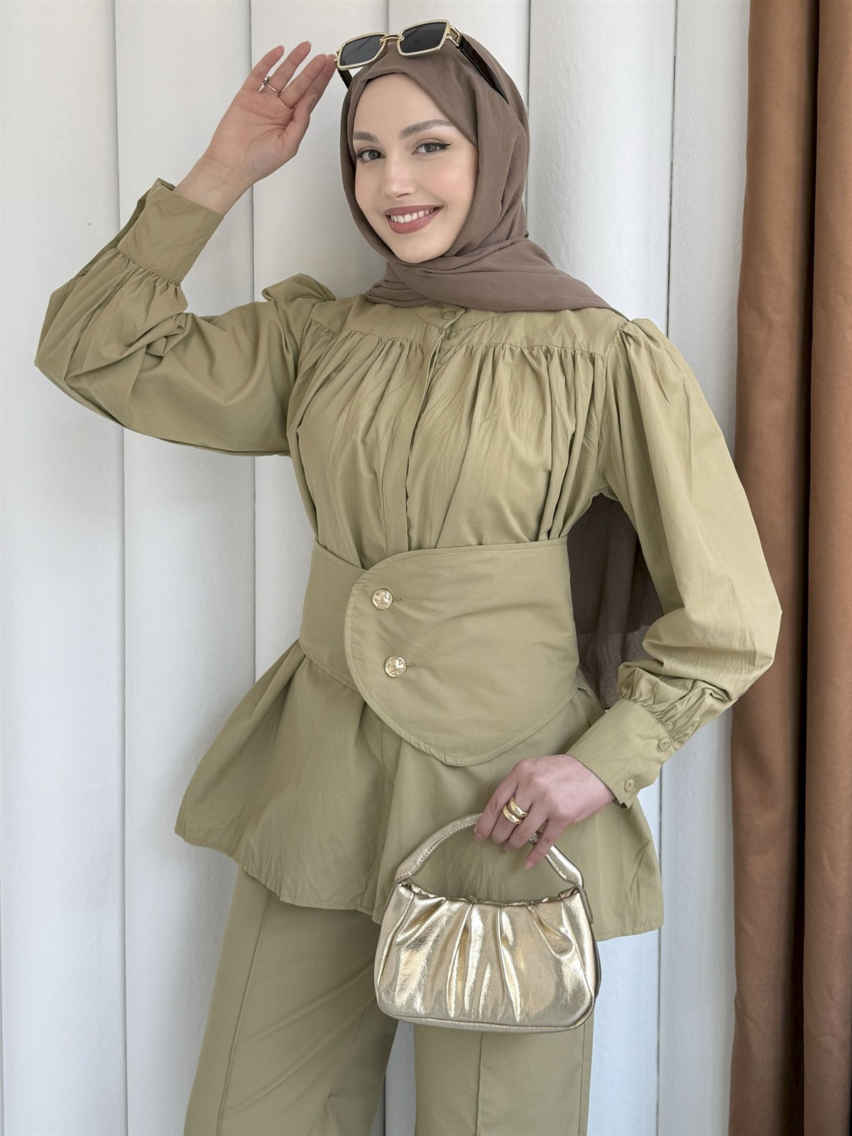 Büzgü Detaylı Kraşlı Vual Kumaş Pantolonlu Tesettür Takım-OLİVE