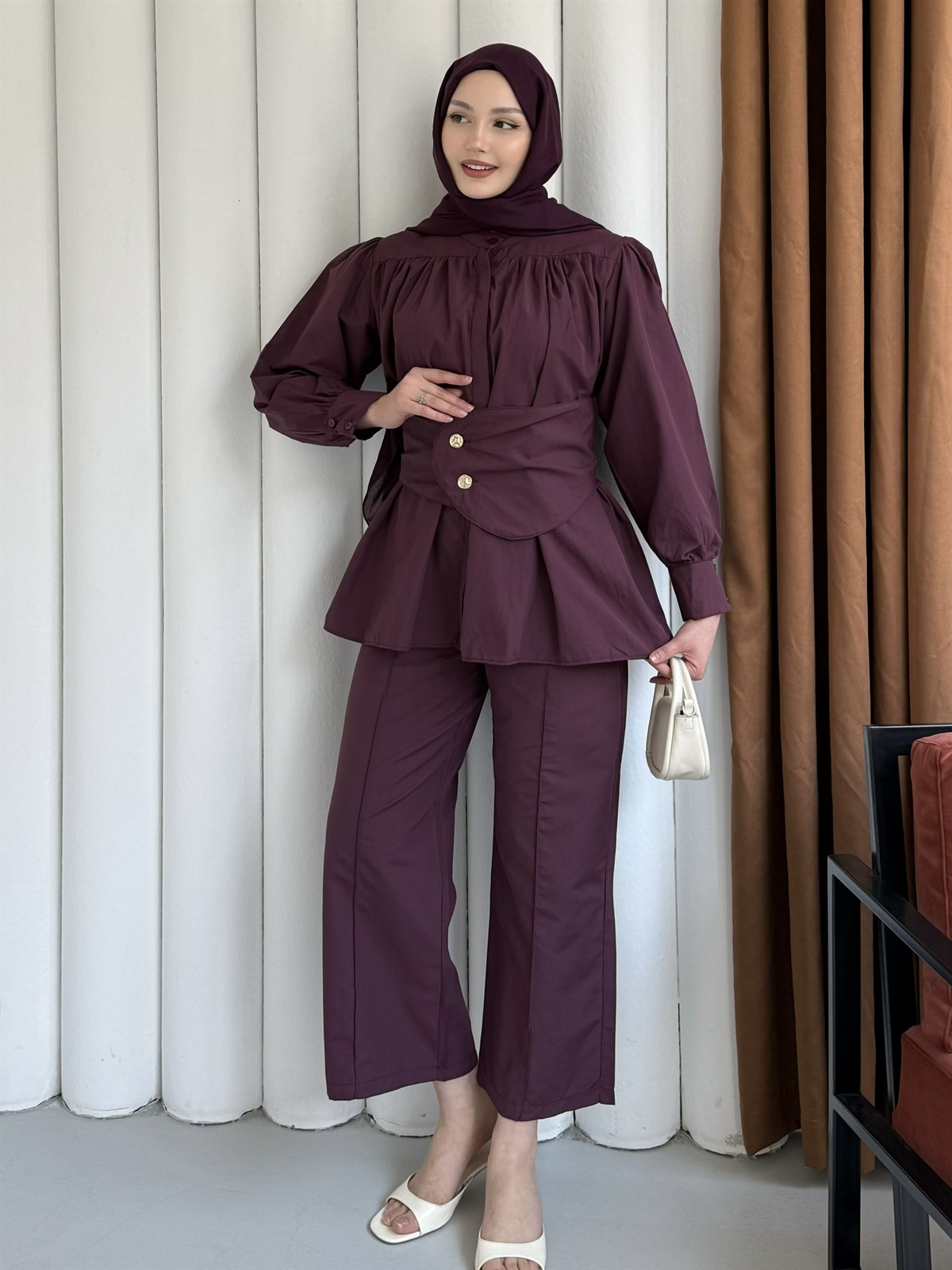 Büzgü Detaylı Kraşlı Vual Kumaş Pantolonlu Tesettür Takım-MÜRDÜM