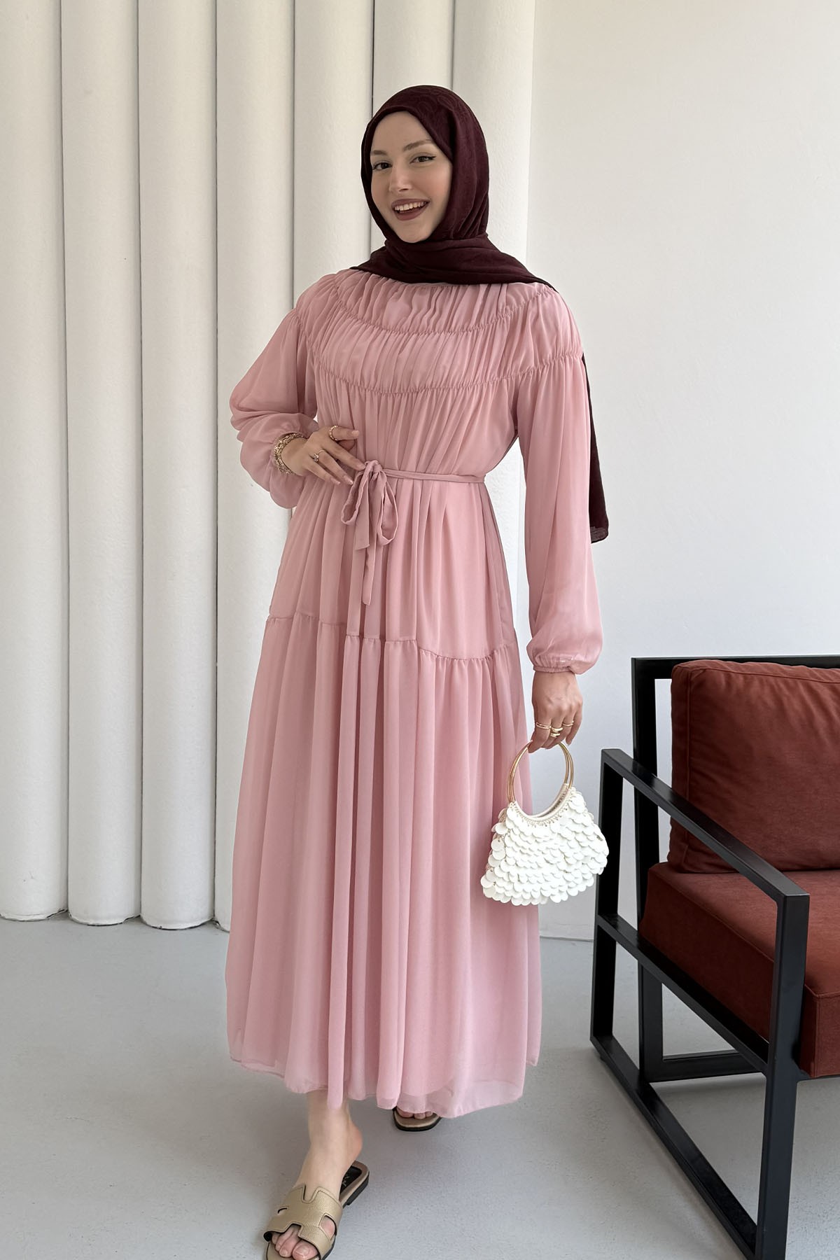 Büzgü Detaylı Oversize Şifon Tesettür Elbise-PEMBE