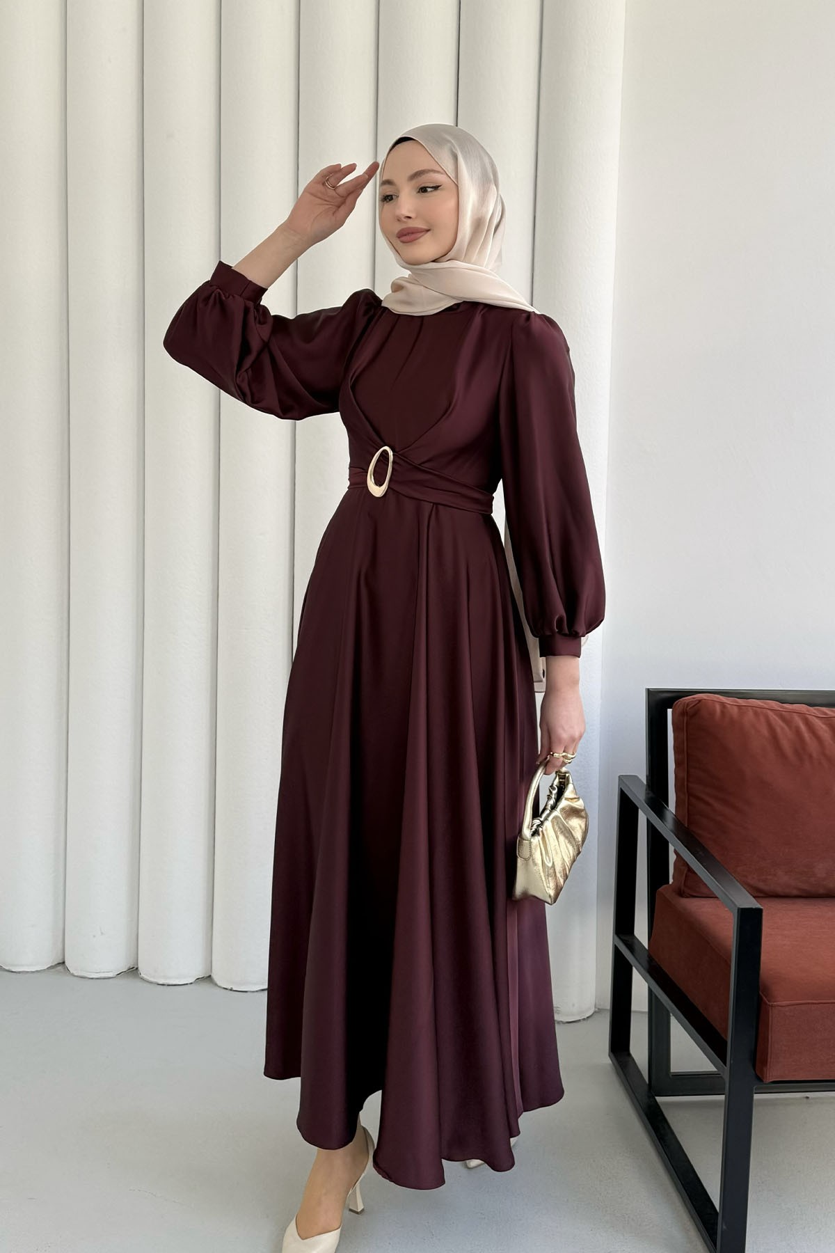 Çapraz Tokalı Saten Tesettür Elbise-BORDO