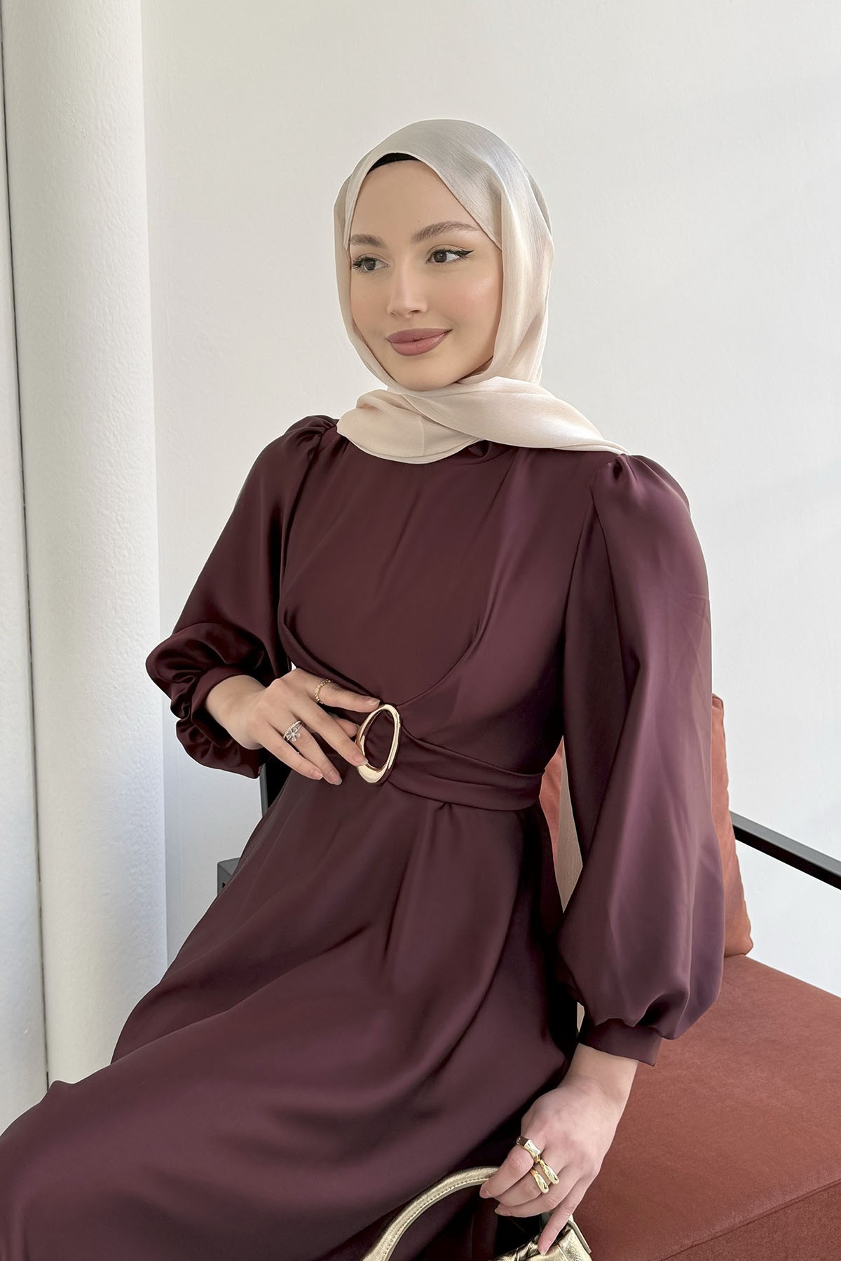 Çapraz Tokalı Saten Tesettür Elbise-BORDO