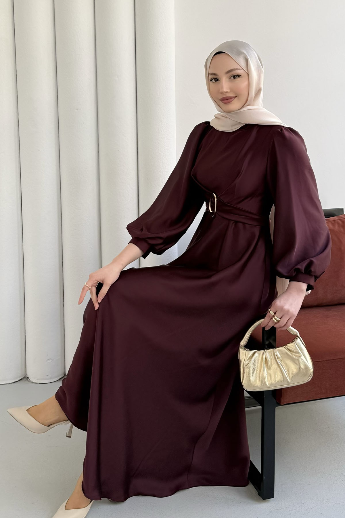 Çapraz Tokalı Saten Tesettür Elbise-BORDO