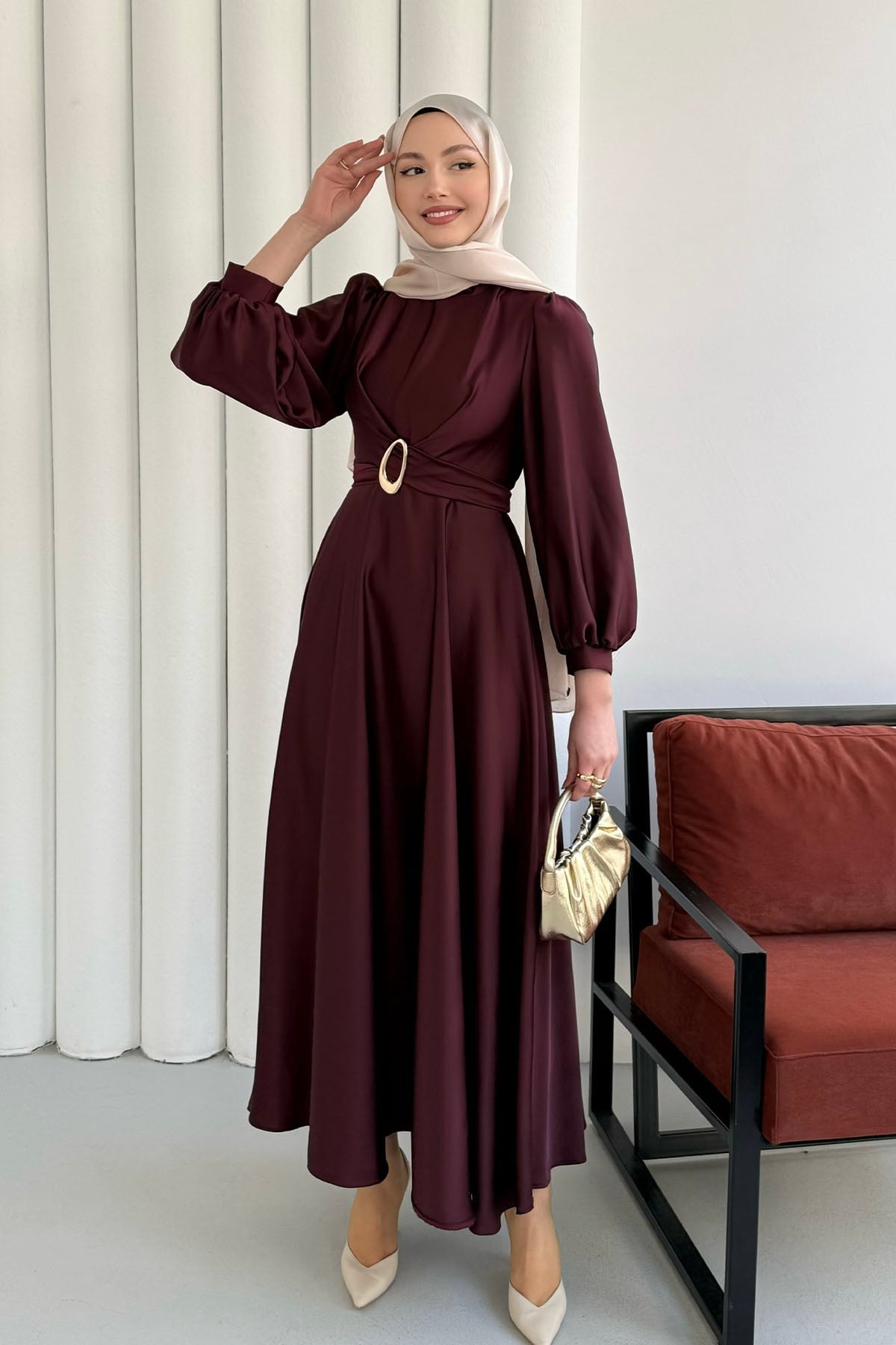Çapraz Tokalı Saten Tesettür Elbise-BORDO