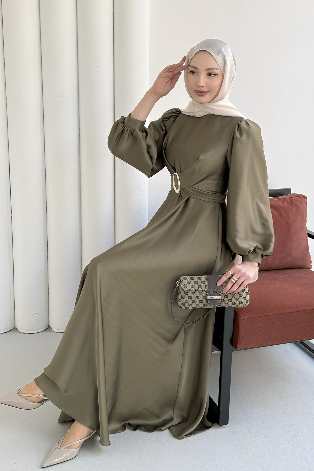 Çapraz Tokalı Saten Tesettür Elbise-HAKİ YEŞİL
