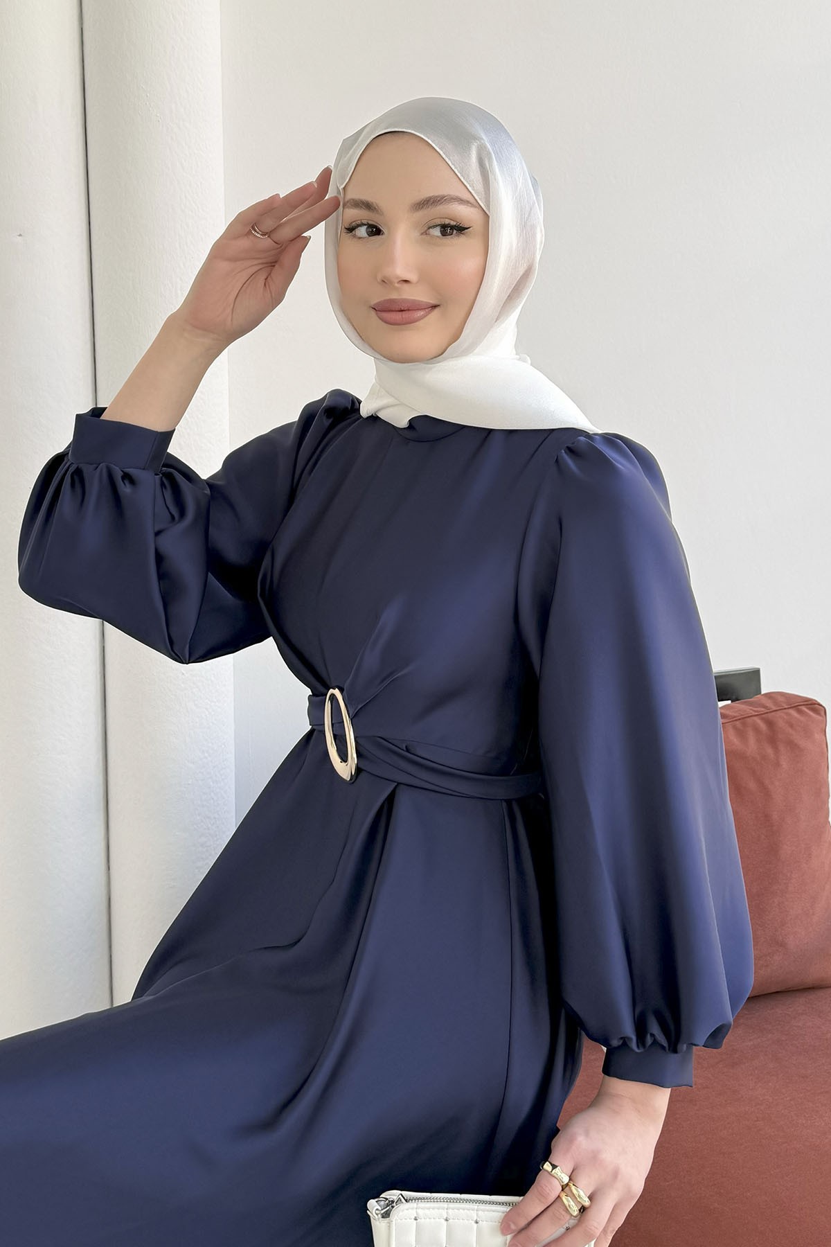 Çapraz Tokalı Saten Tesettür Elbise-LACİVERT