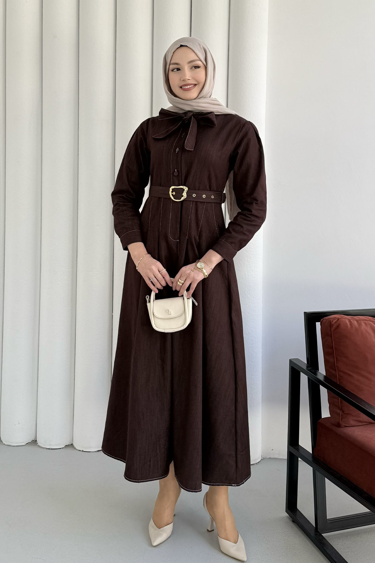 Cepli Kendinden Fularlı Denim Tesettür Elbise-KAHVERENGİ