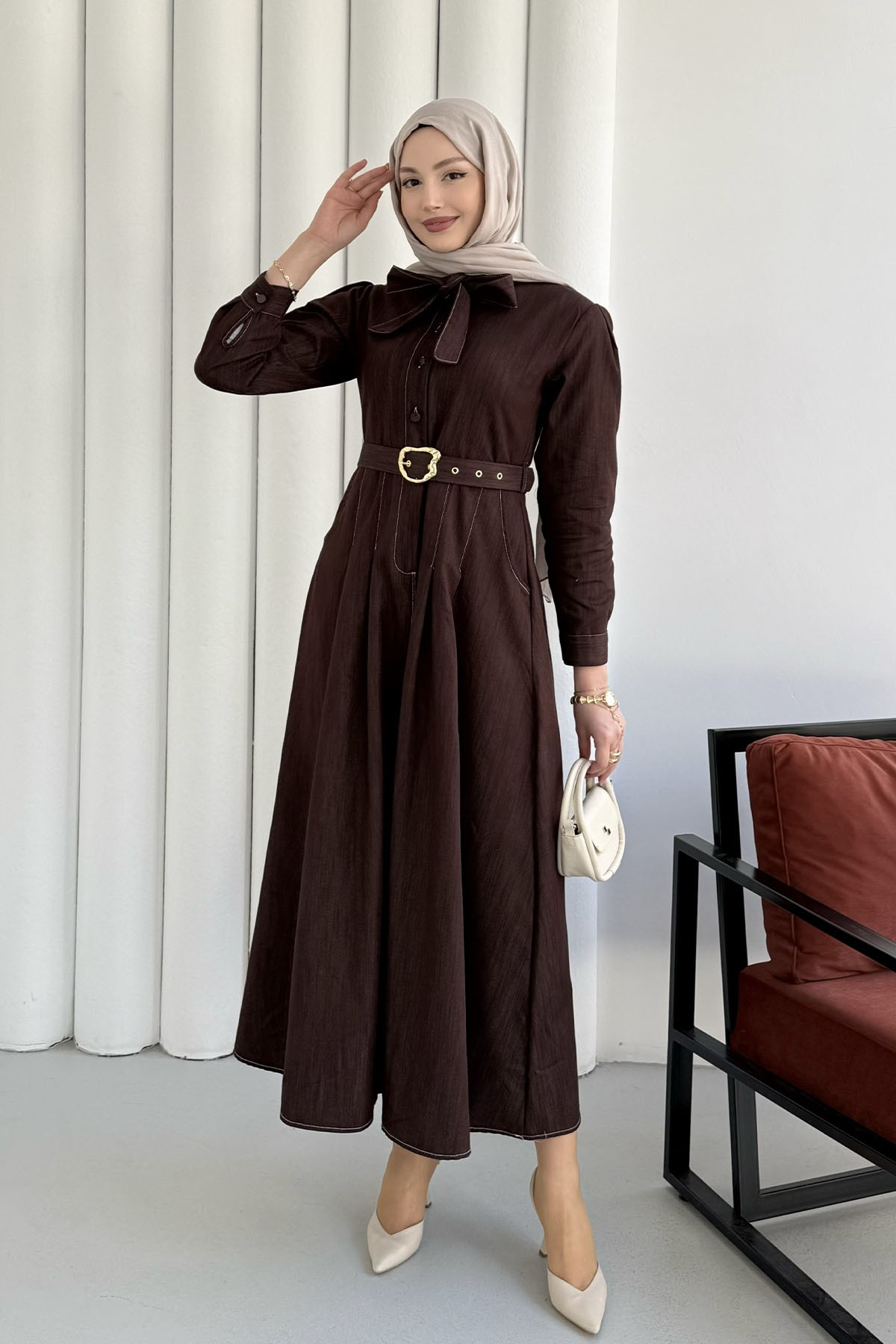 Cepli Kendinden Fularlı Denim Tesettür Elbise-KAHVERENGİ