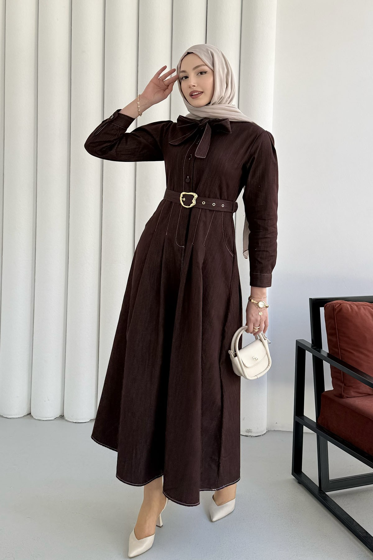 Cepli Kendinden Fularlı Denim Tesettür Elbise-KAHVERENGİ