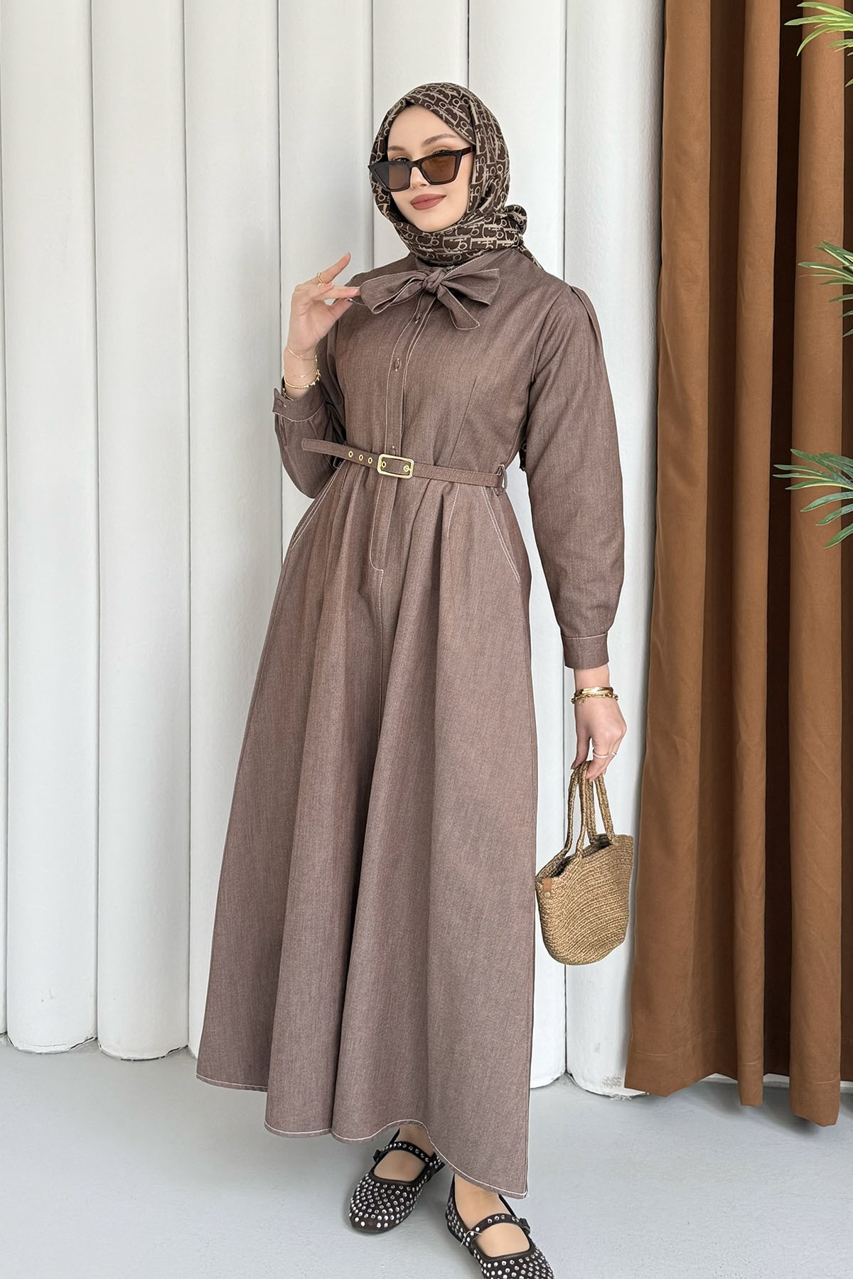 Cepli Kendinden Fularlı Şık Tesettür Elbise-KAHVERENGİ