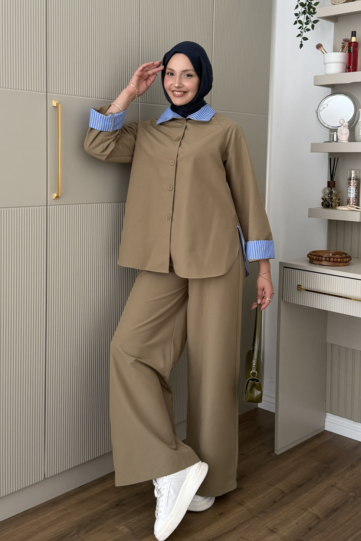 Çizgili Yaka Manşet Detaylı Arkası Fermuarlı Tesettür Takım-CAMEL