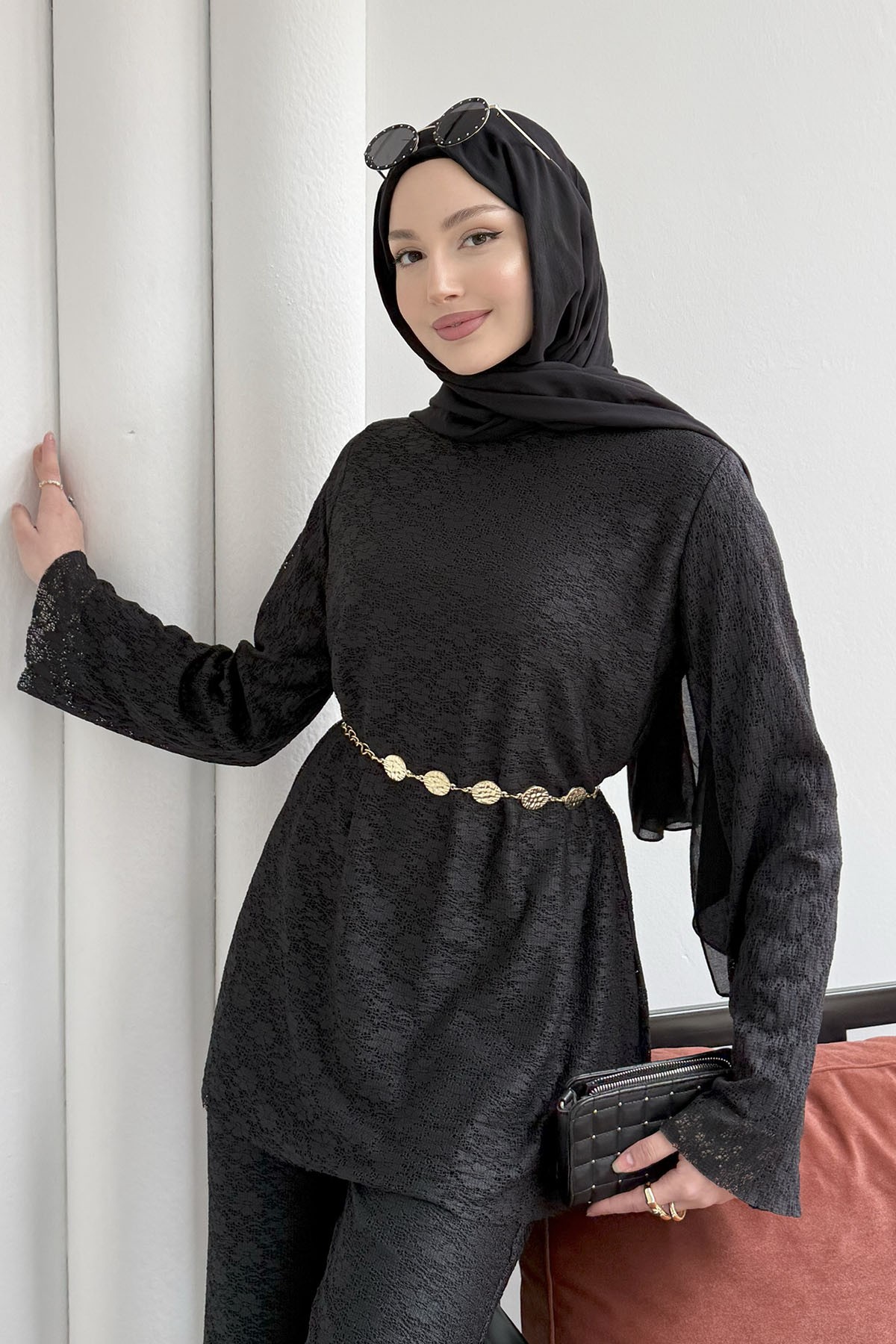 Dantel Detaylı Zincir Kemerli Pantolon Tesettür Takım-SİYAH