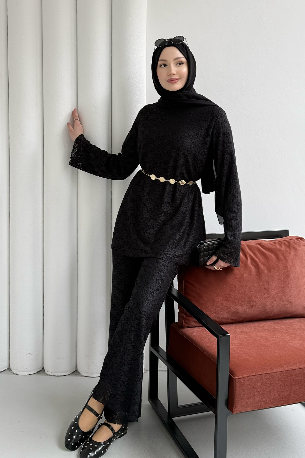 Dantel Detaylı Zincir Kemerli Pantolon Tesettür Takım-SİYAH