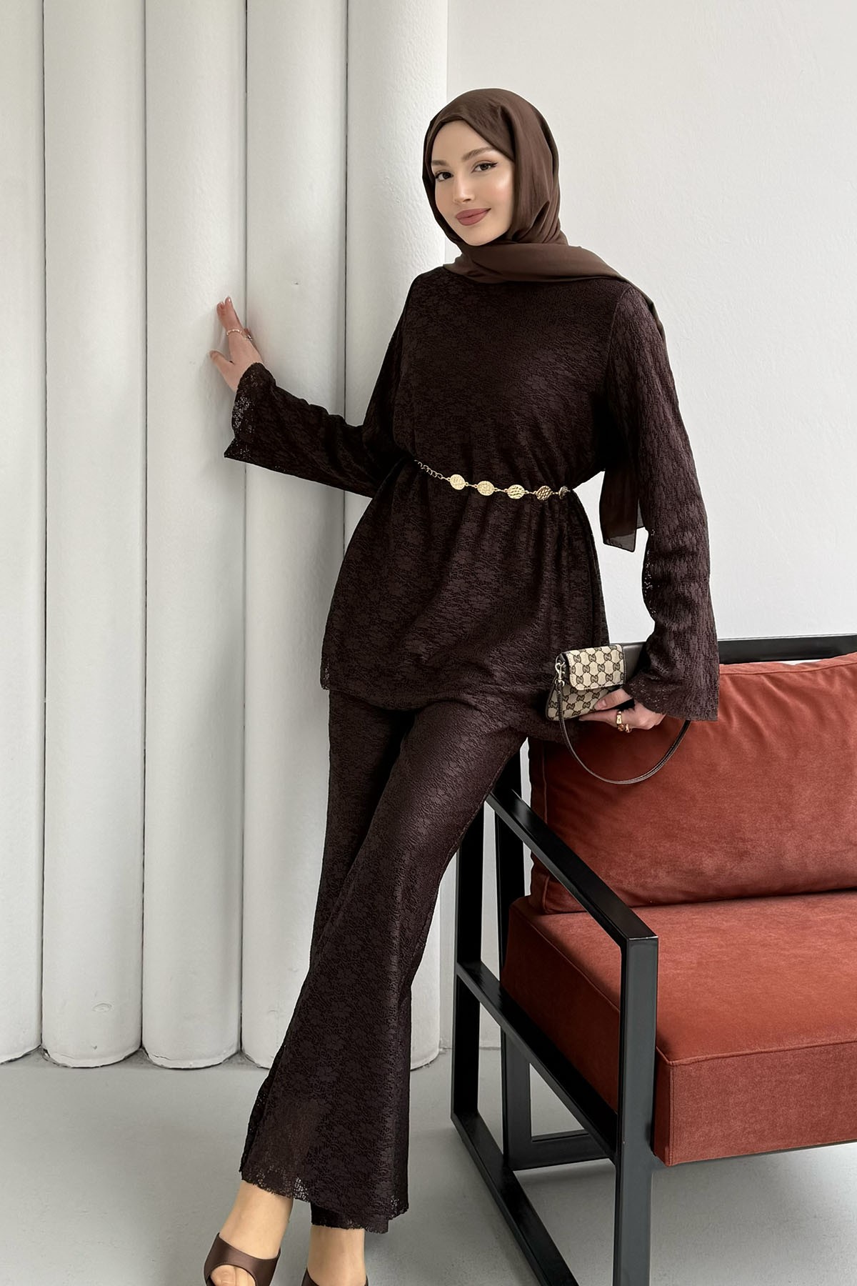 Dantel Detaylı Zincir Kemerli Pantolon Tesettür Takım-KAHVERENGİ