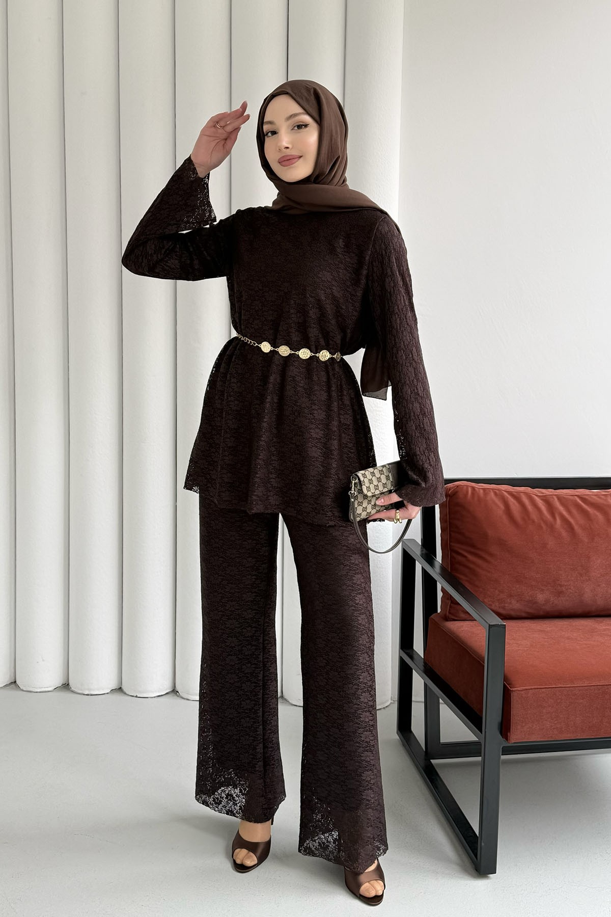 Dantel Detaylı Zincir Kemerli Pantolon Tesettür Takım-KAHVERENGİ