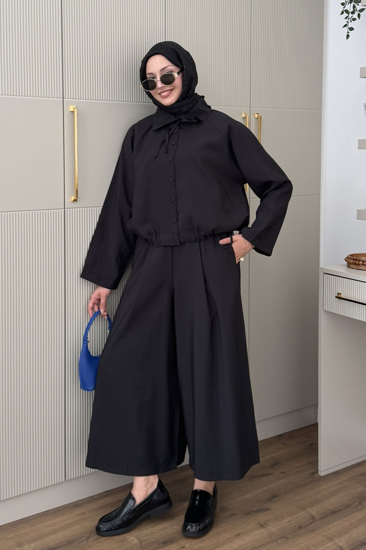 Dik Yaka Düğmeli Oversize Pantolonlu Tesettür Takım-SİYAH
