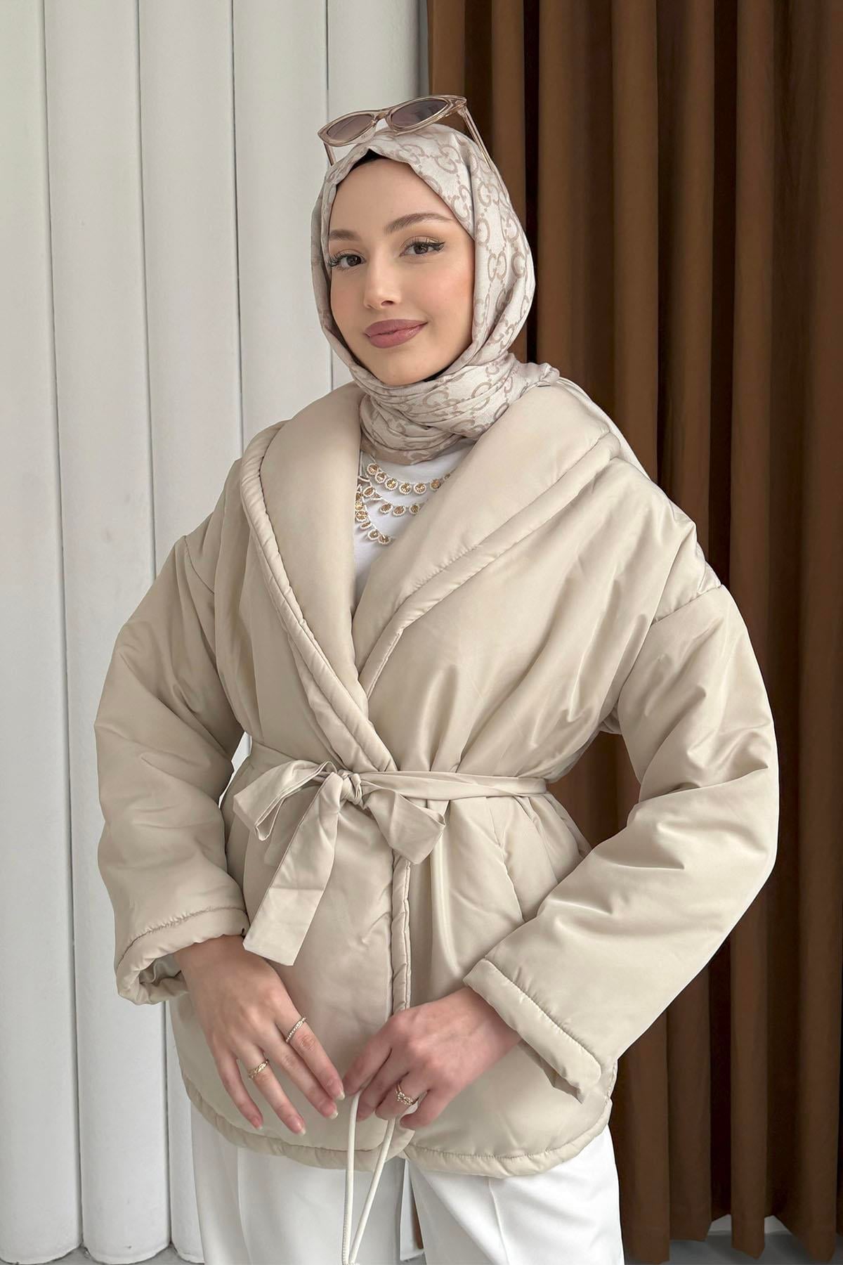 Düz Kuşaklı Cepli Şişme Mont-BEJ