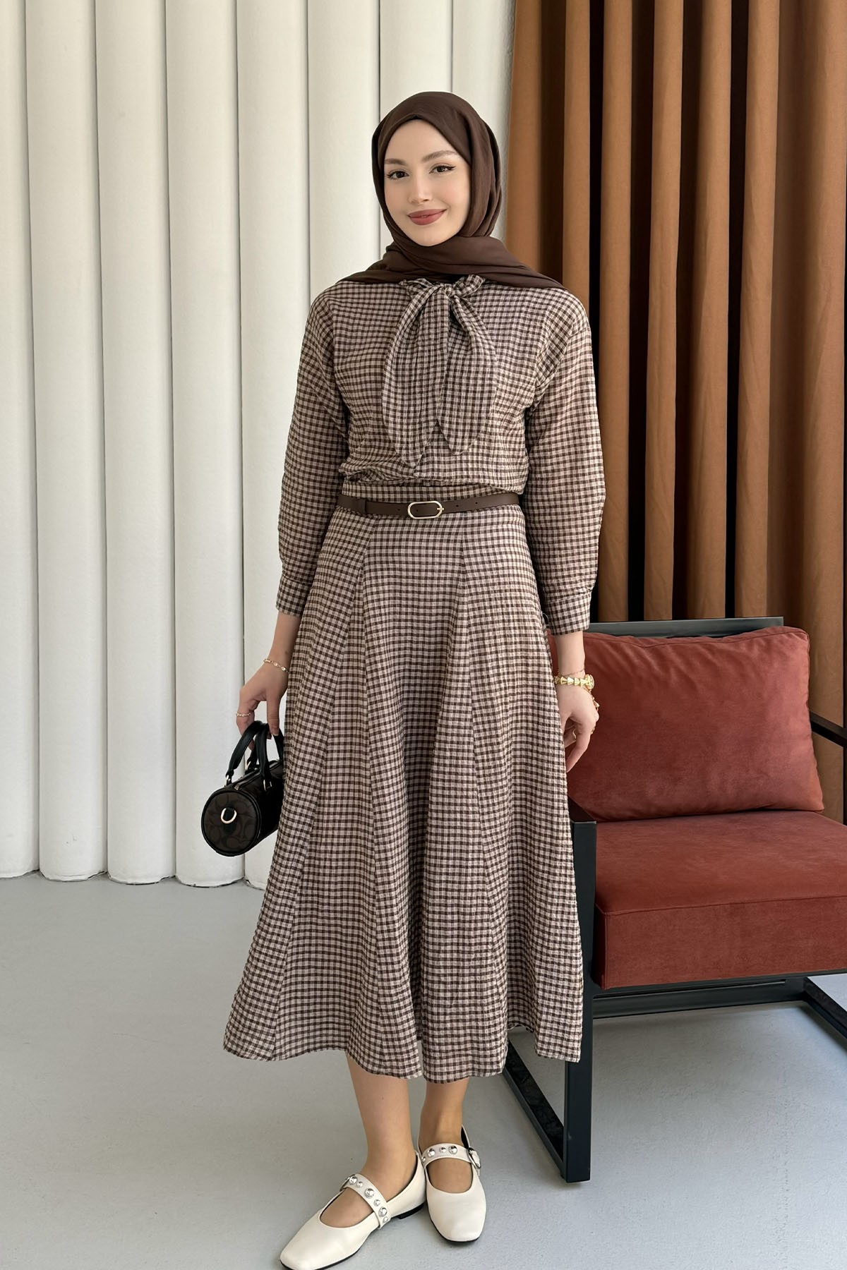 Ekose Kumaş Fular Yaka Etekli Tesettür Takım-KAHVERENGİ