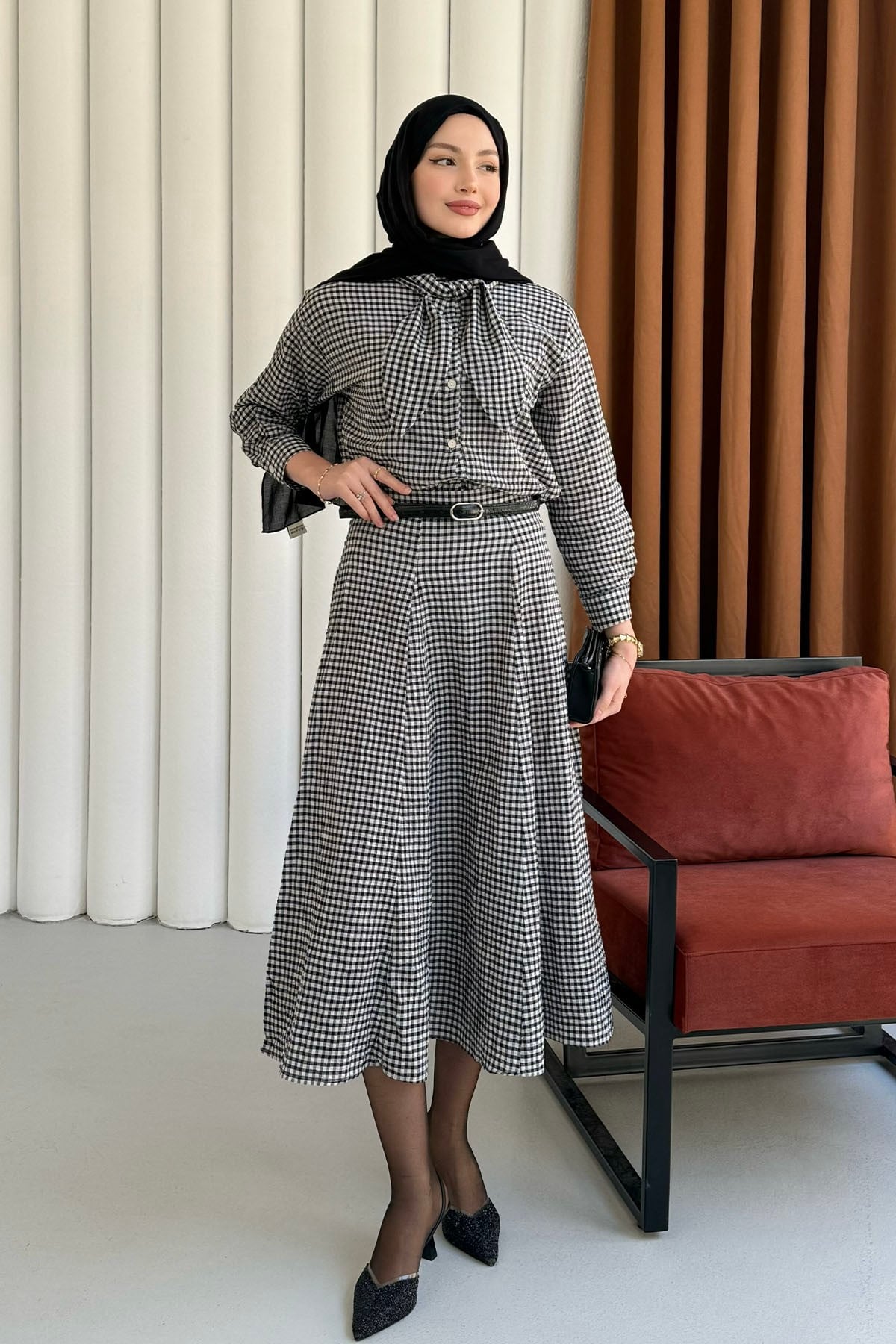 Ekose Kumaş Fular Yaka Etekli Tesettür Takım-SİYAH