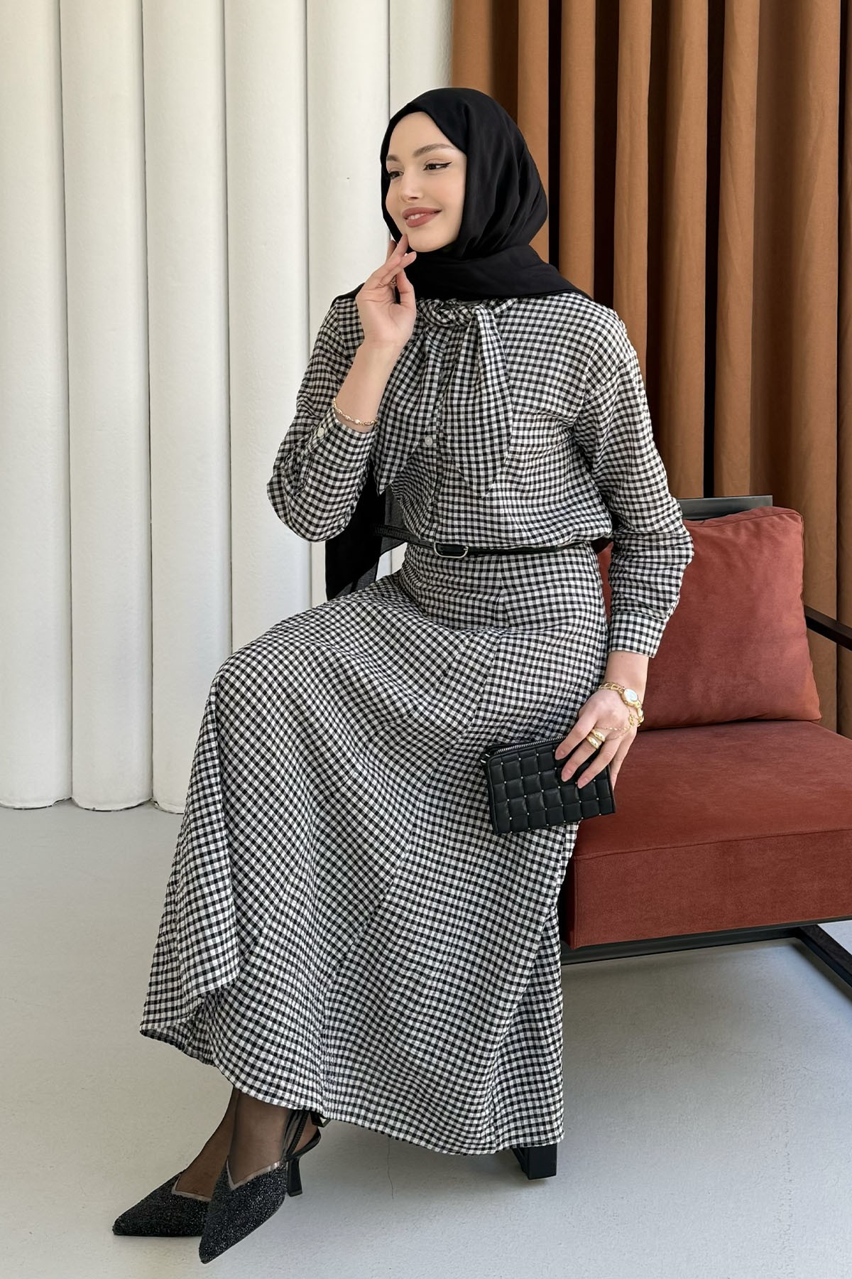 Ekose Kumaş Fular Yaka Etekli Tesettür Takım-SİYAH