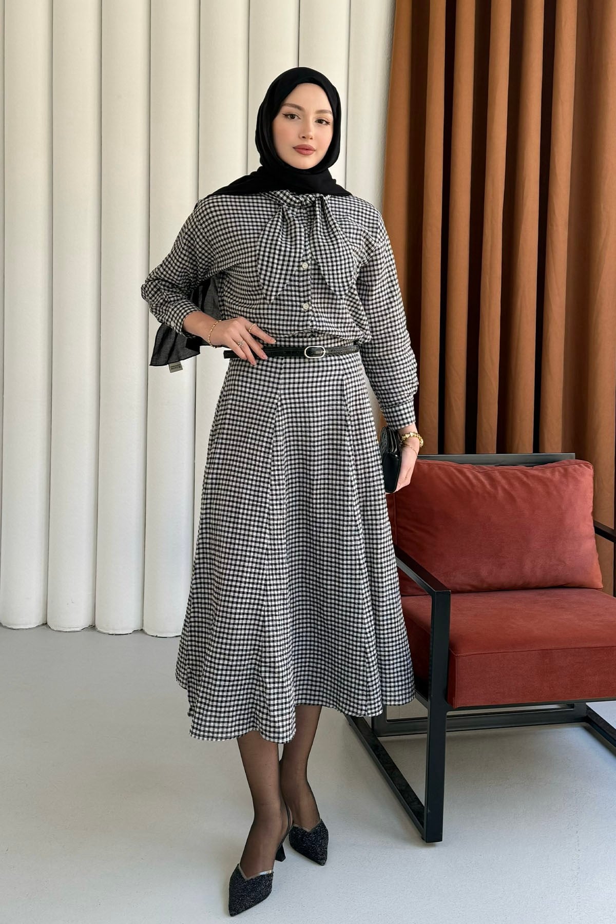 Ekose Kumaş Fular Yaka Etekli Tesettür Takım-SİYAH