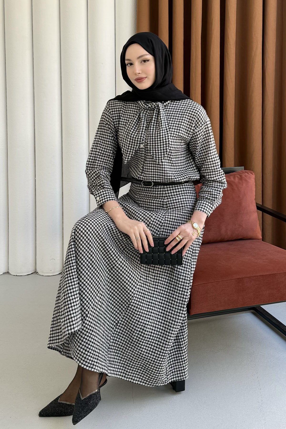 Ekose Kumaş Fular Yaka Etekli Tesettür Takım-SİYAH