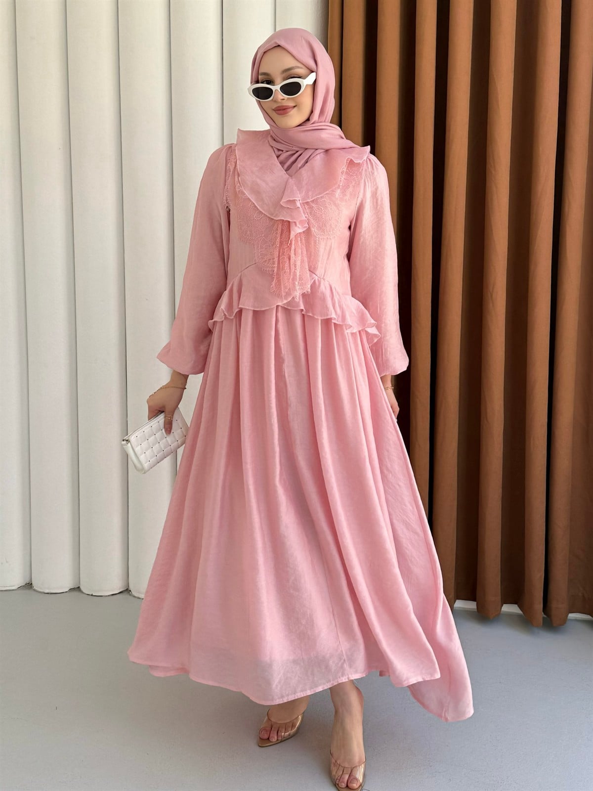 Elara Dantel Yaka Fırfırlı Özel Tasarım Tesettür Elbise-PEMBE