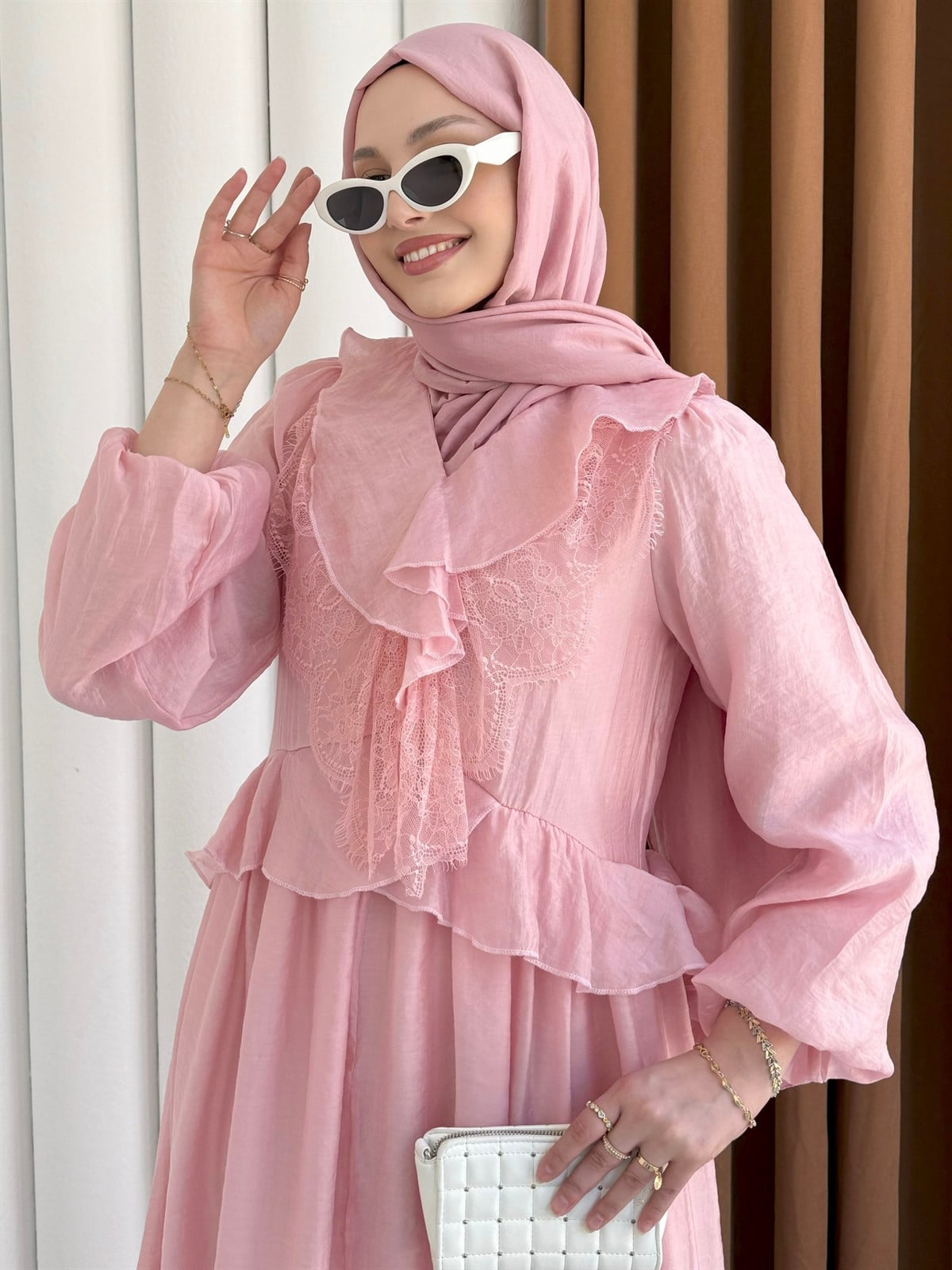 Elara Dantel Yaka Fırfırlı Özel Tasarım Tesettür Elbise-PEMBE