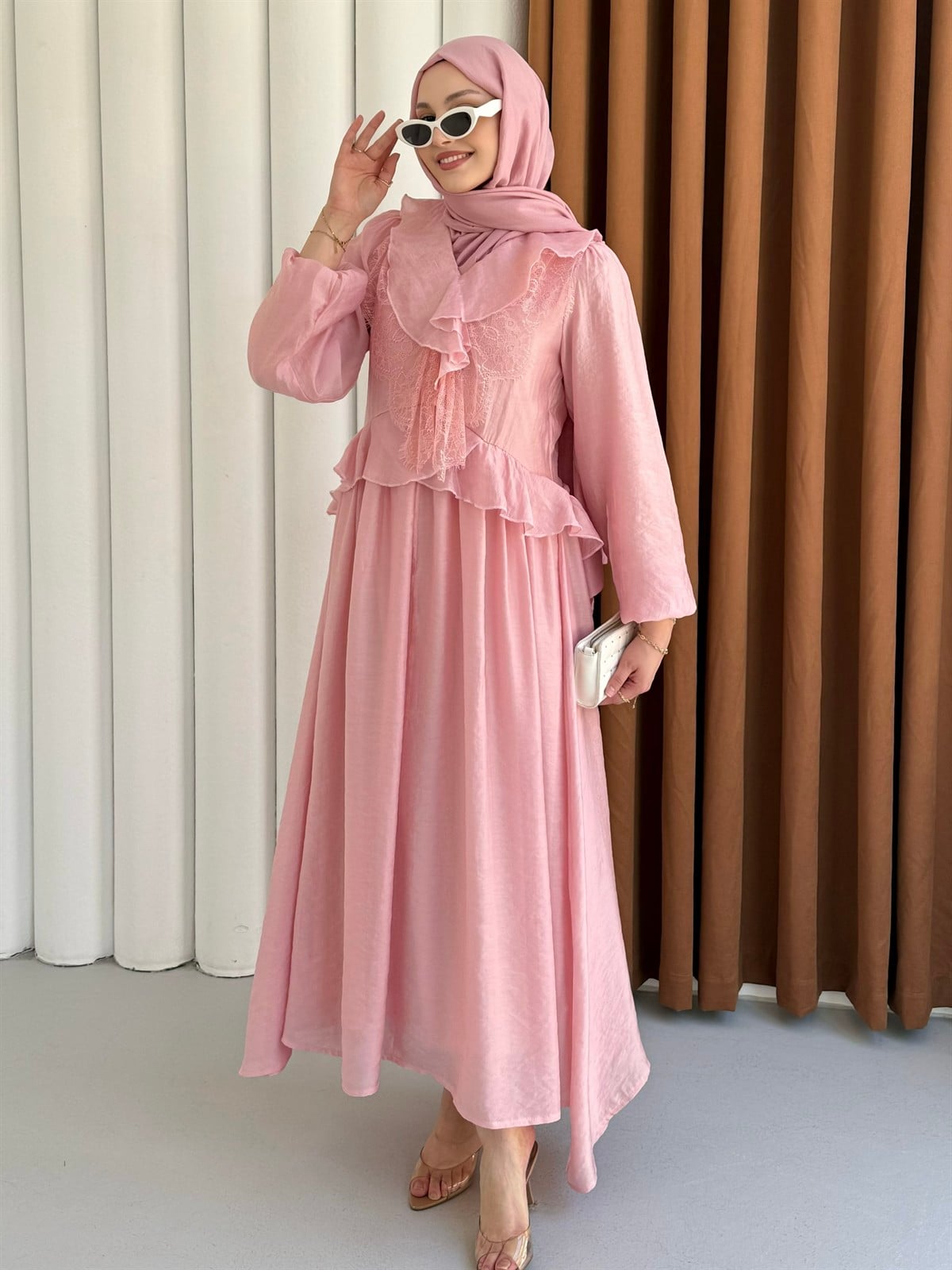 Elara Dantel Yaka Fırfırlı Özel Tasarım Tesettür Elbise-PEMBE