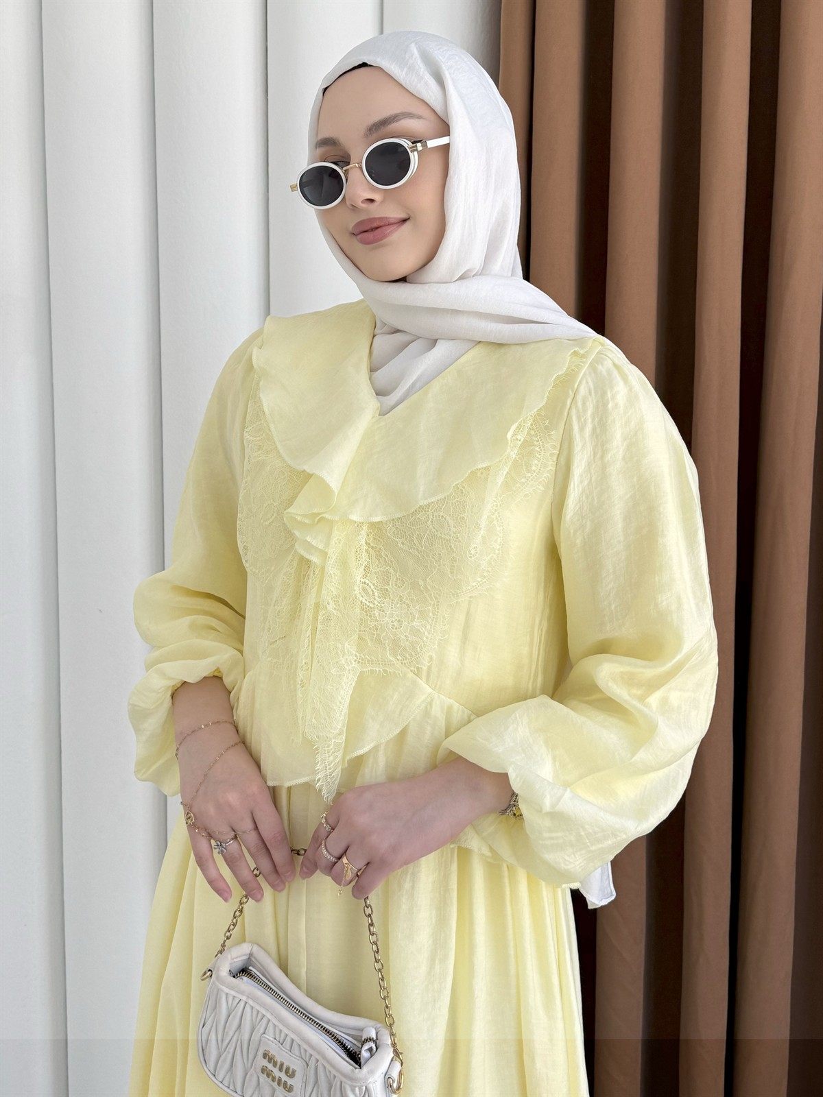 Elara Dantel Yaka Fırfırlı Özel Tasarım Tesettür Elbise-SARI