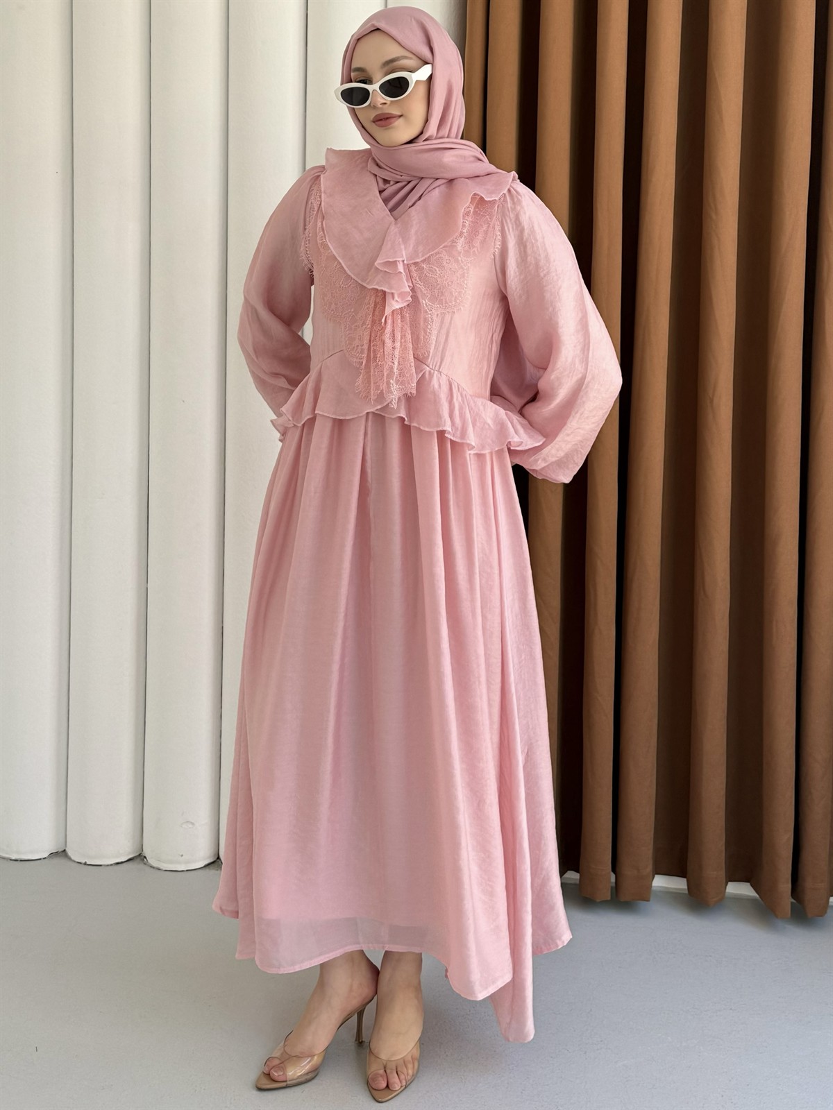 Elara Dantel Yaka Fırfırlı Özel Tasarım Tesettür Elbise-PEMBE