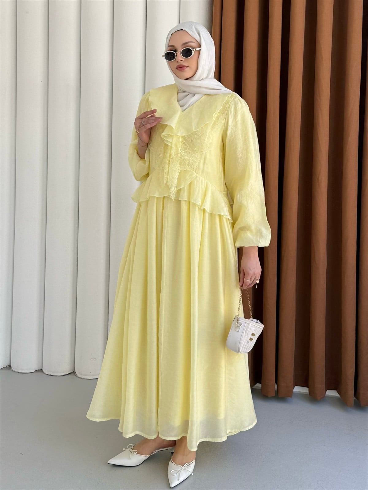 Elara Dantel Yaka Fırfırlı Özel Tasarım Tesettür Elbise-SARI