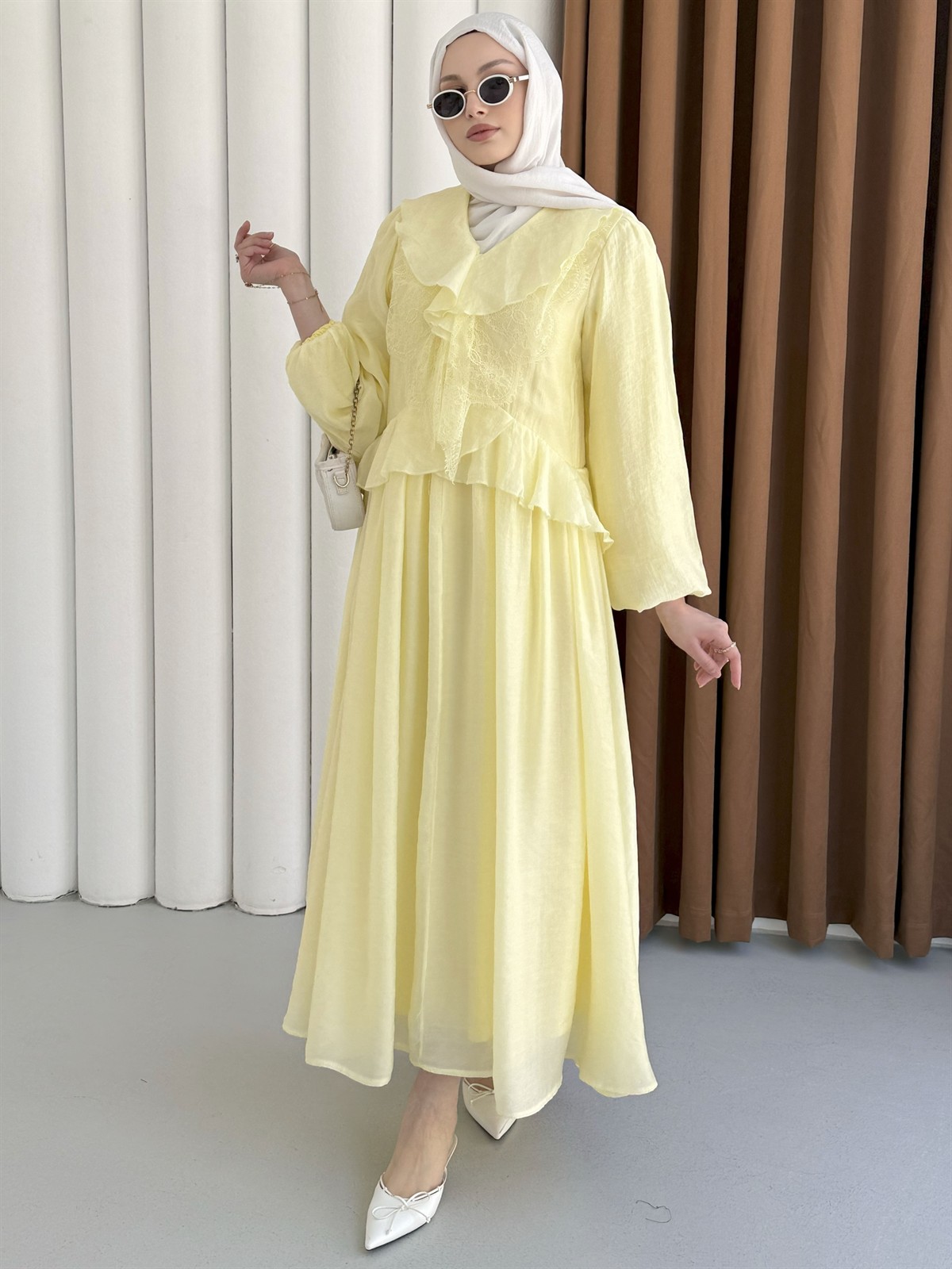 Elara Dantel Yaka Fırfırlı Özel Tasarım Tesettür Elbise-SARI