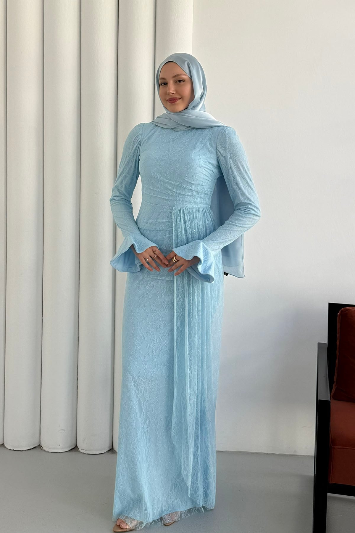 Elegance Dantel ve Volan Detaylı Tesettür Abiye-BEBE MAVİ