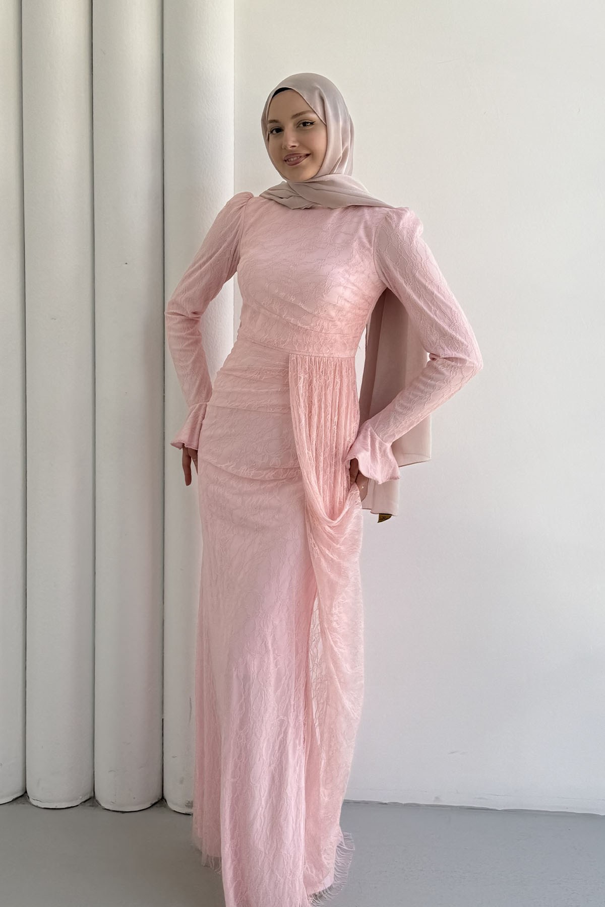 Elegance Dantel ve Volan Detaylı Tesettür Abiye-PEMBE