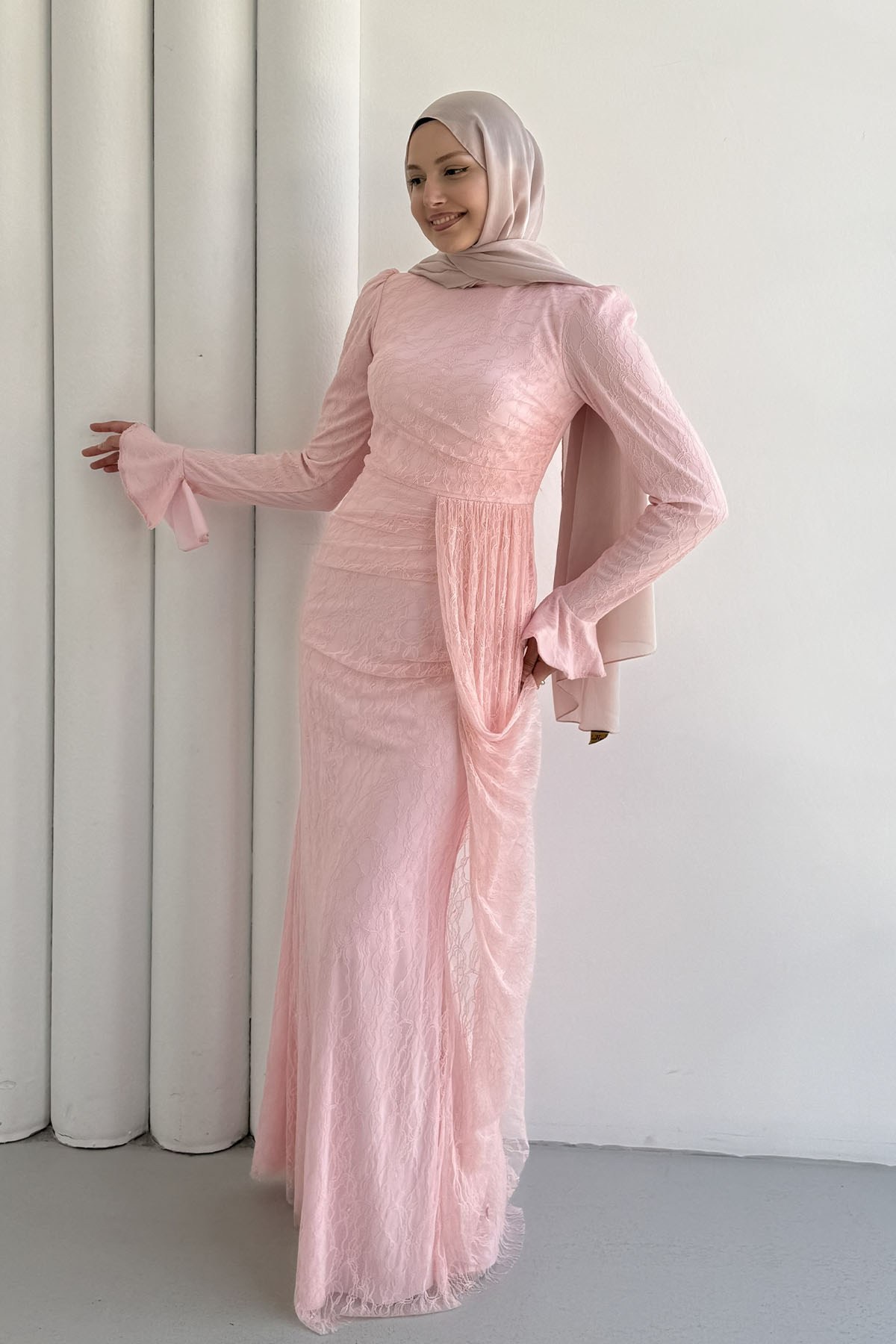 Elegance Dantel ve Volan Detaylı Tesettür Abiye-PEMBE